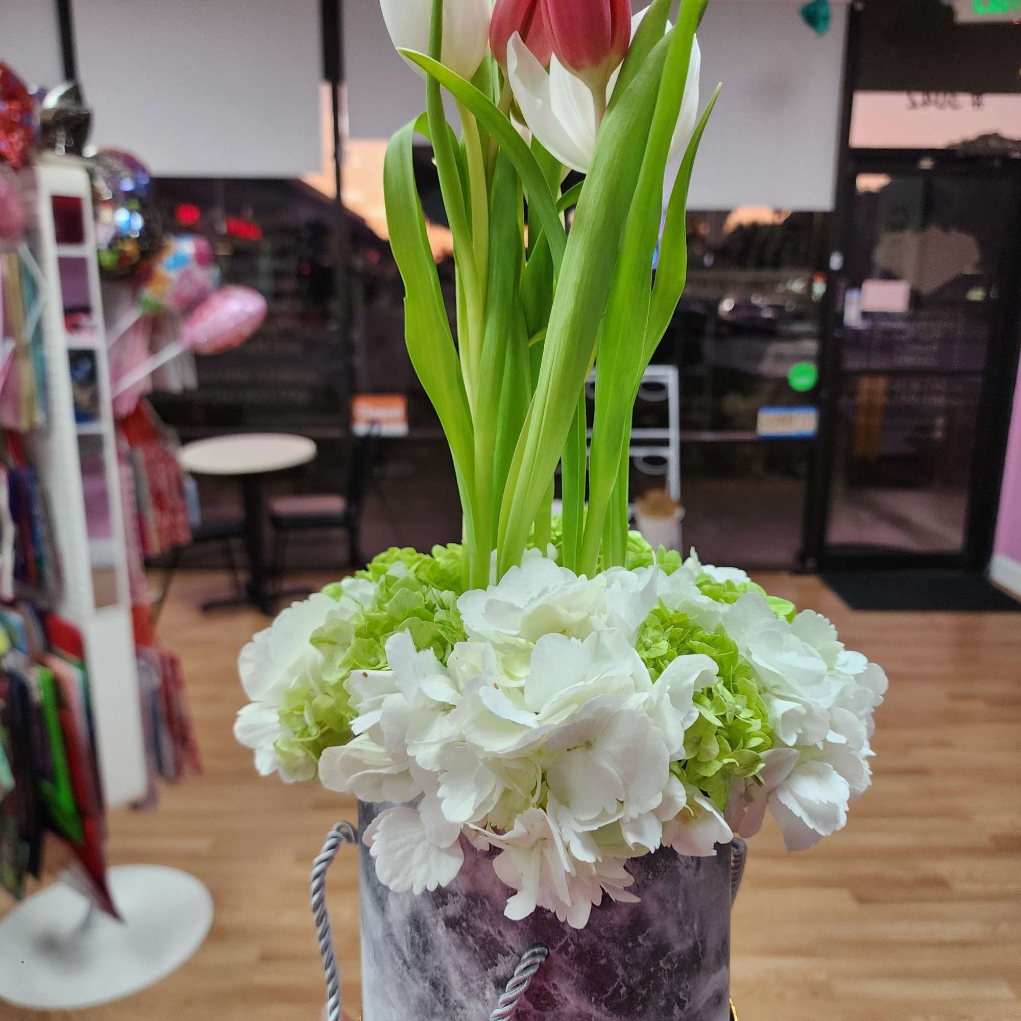 Beautifol .. For all occasions.. Tulips and differens flowers...Choose how you want