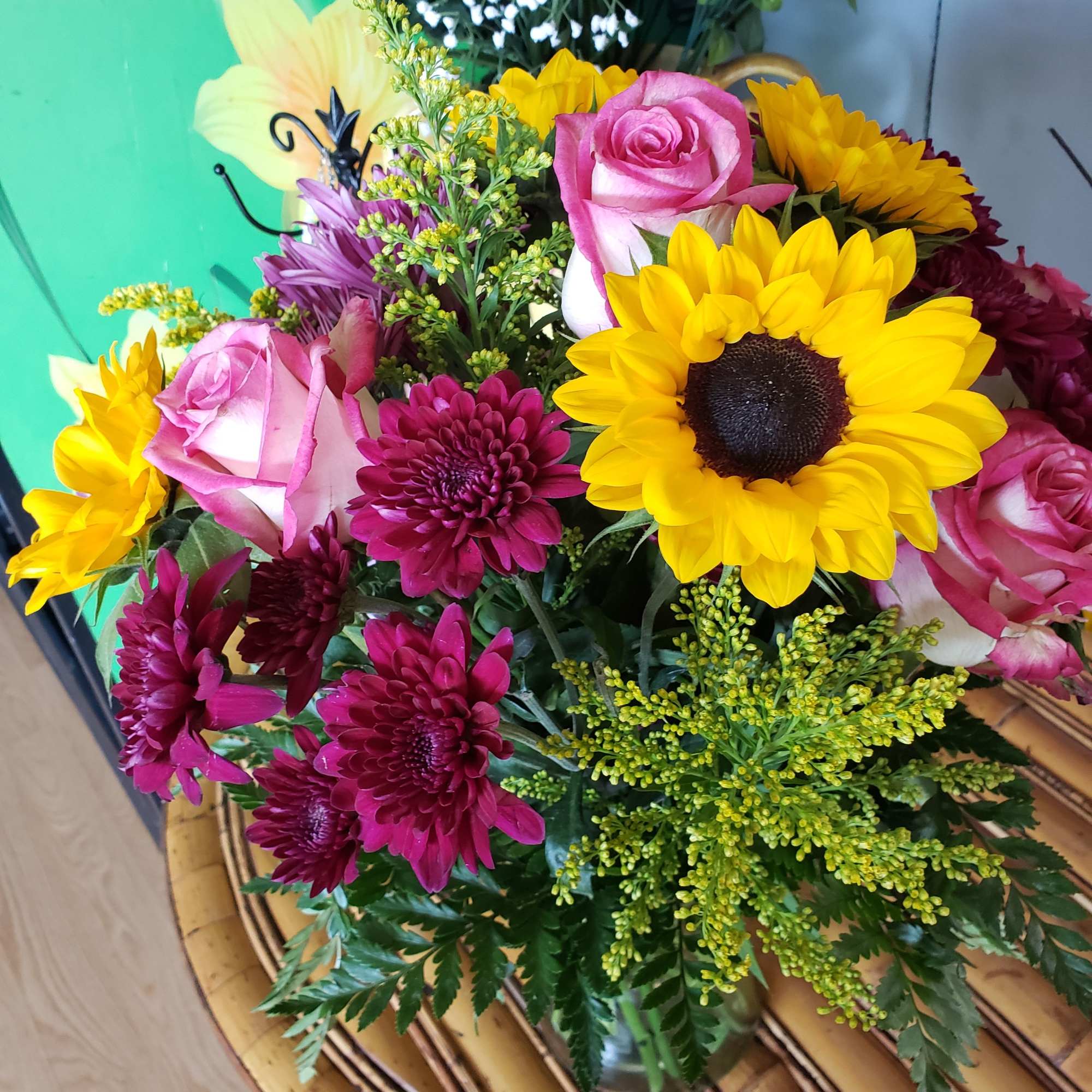 An artistic and bright arrangement, this crowd pleaser is as interesting as, photo 3 of 6