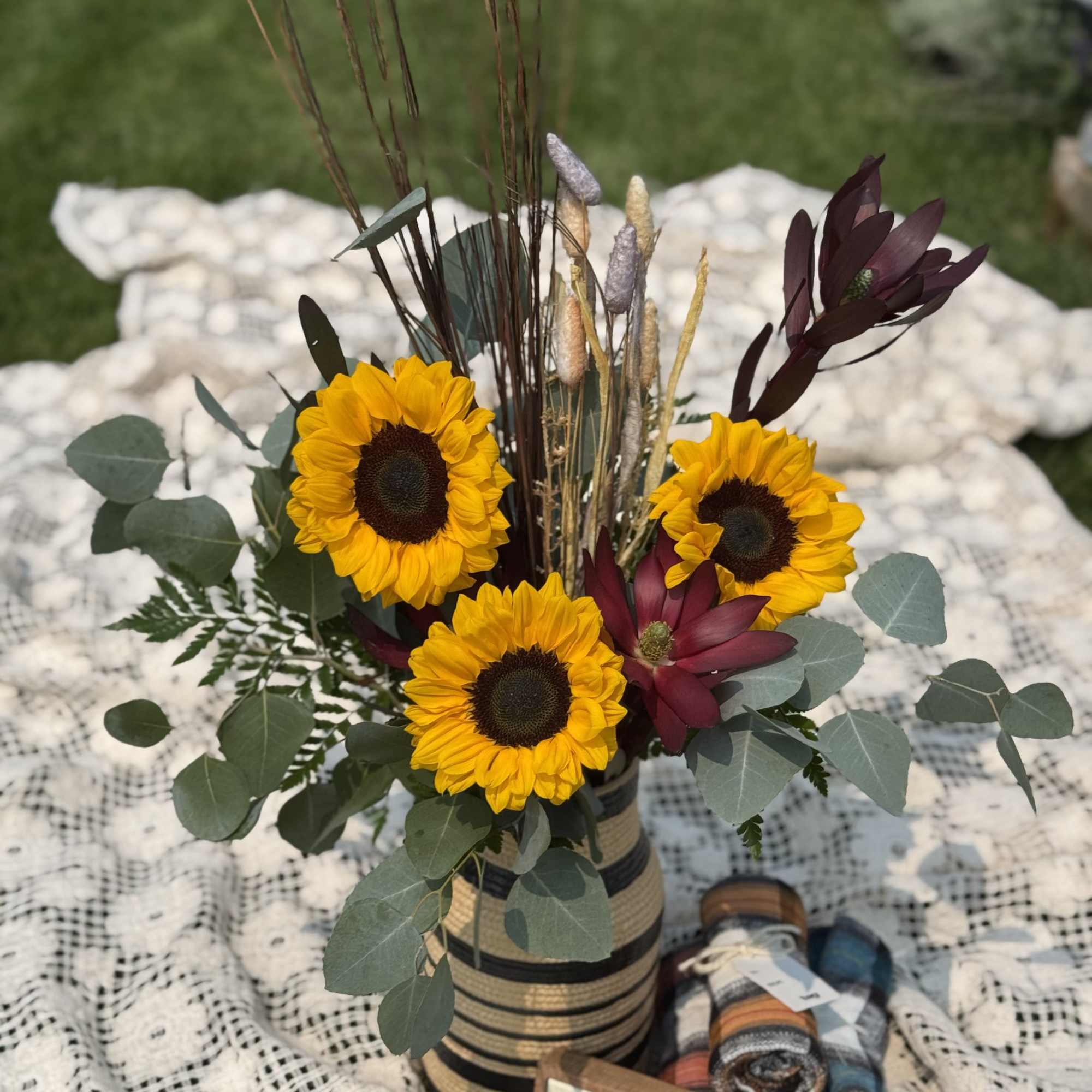 The sunflowers are the star of show in Autumn Harvest.  Set