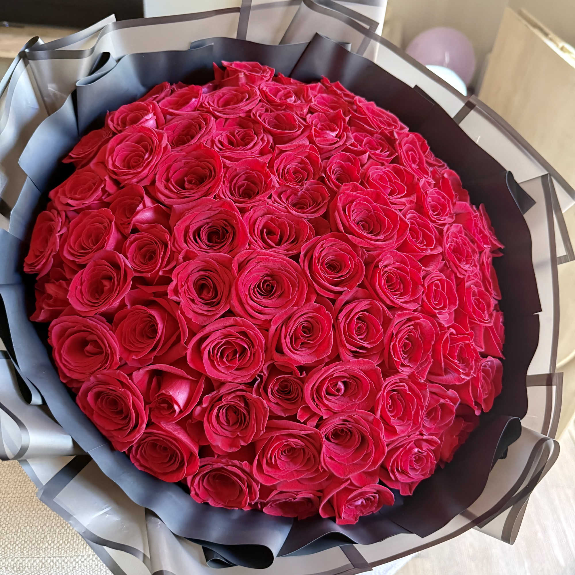 Experience the pinnacle of luxury floral gifting with our premium Ecuadorian red
