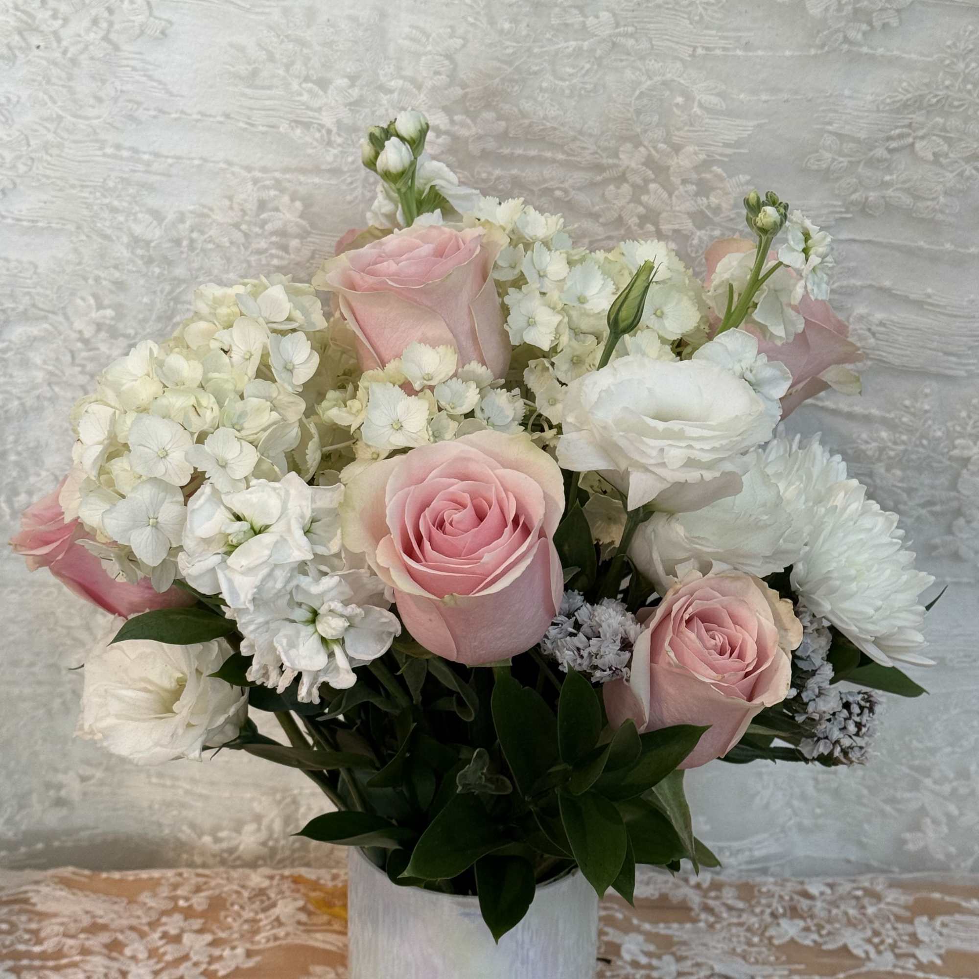 Soft pink and white flowers
Roses, hydrangeas and lisianthus 

If a particular flower, photo 2 of 3