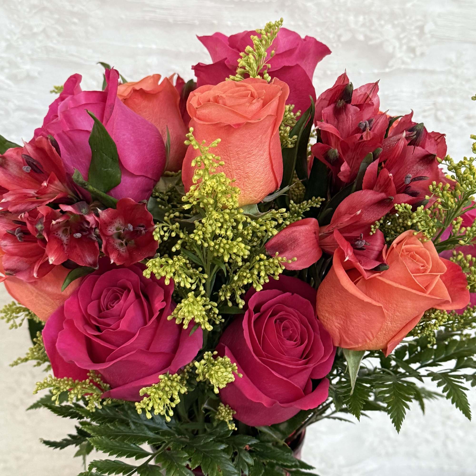 Bright Birthday celebration

Arrangement of hot pink roses and orange roses tied together