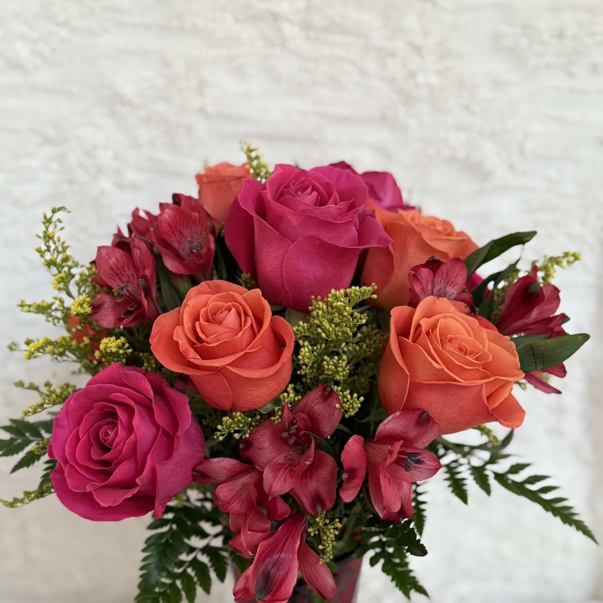 Bright Birthday celebration

Arrangement of hot pink roses and orange roses tied together, photo 2 of 2