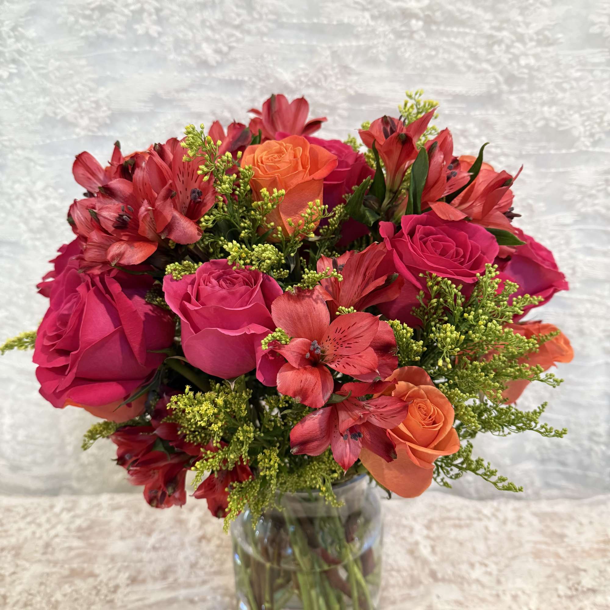 Bright Birthday celebration

Arrangement of hot pink roses and orange roses tied together