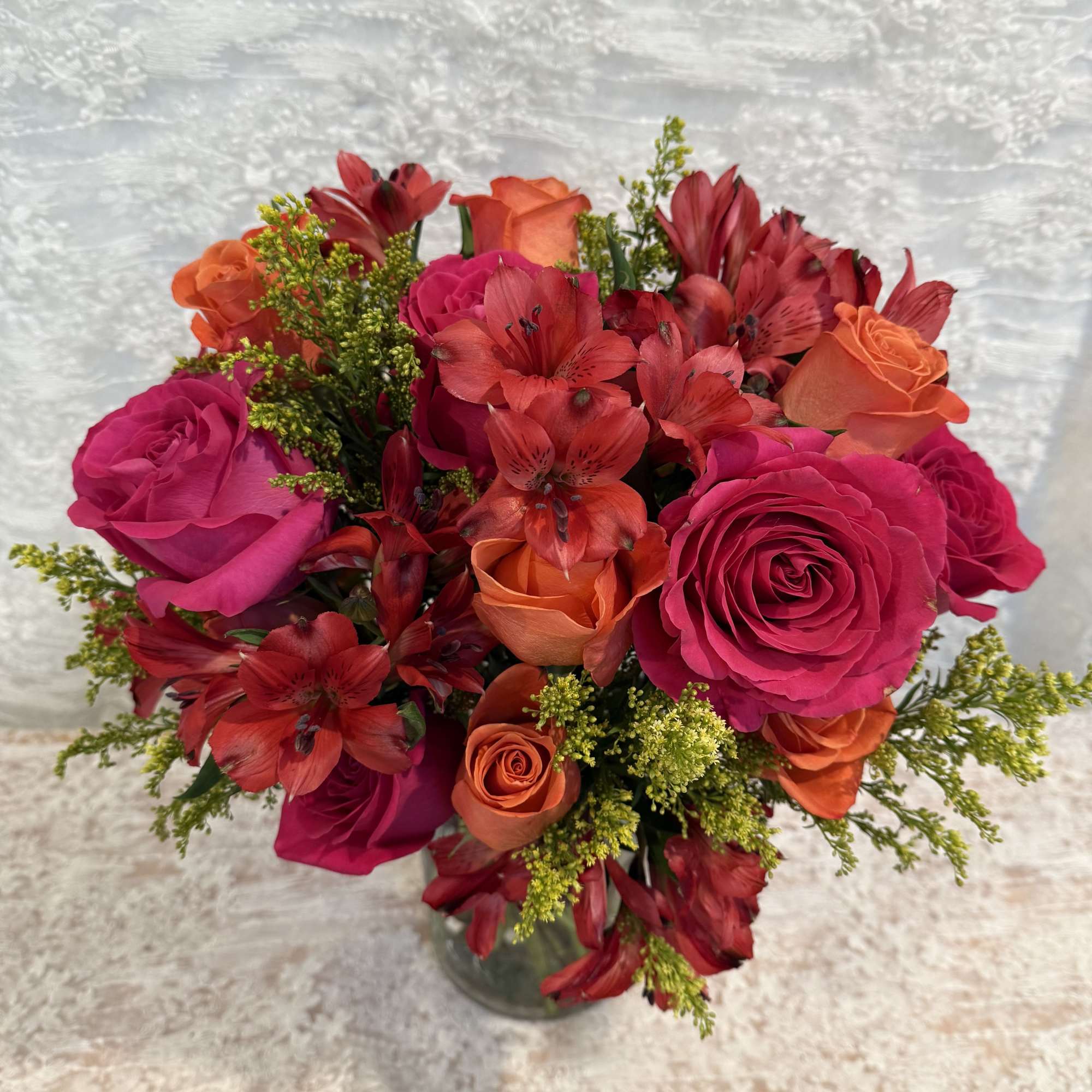 Bright Birthday celebration

Arrangement of hot pink roses and orange roses tied together, photo 2 of 2