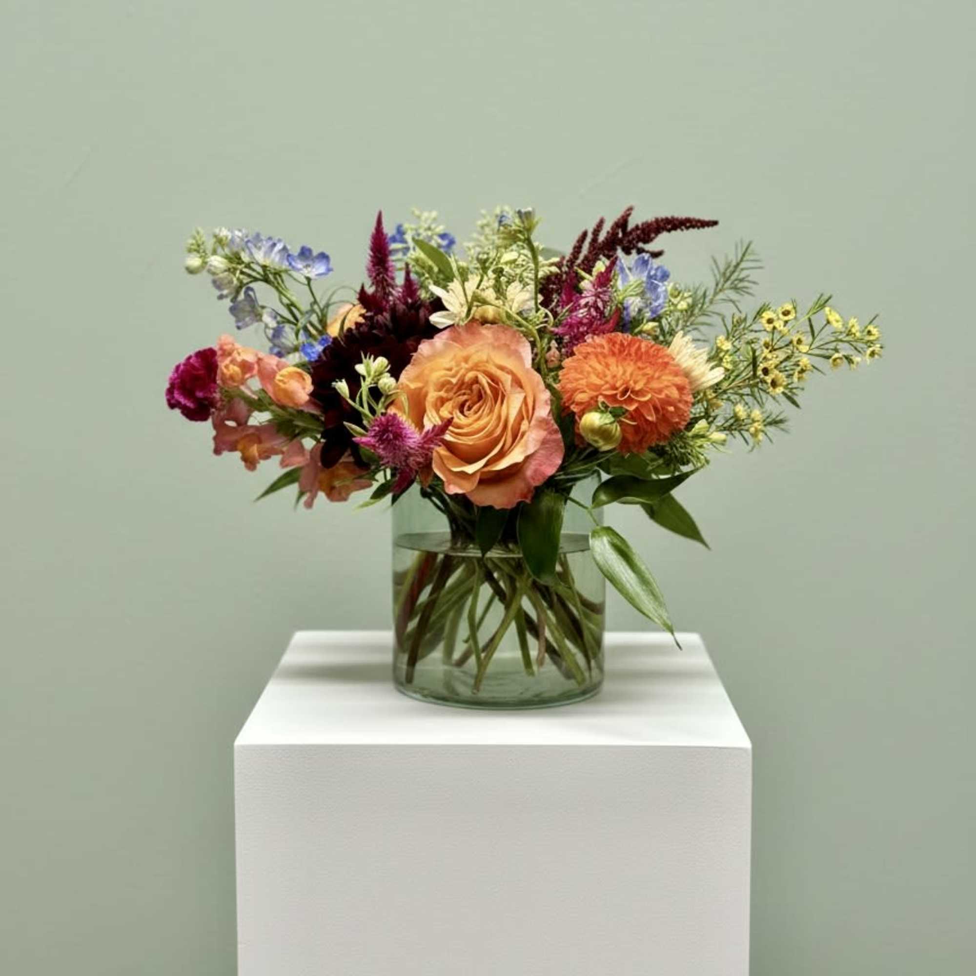 If you are looking for a bright and cheerful arrangement look no, photo 2 of 4