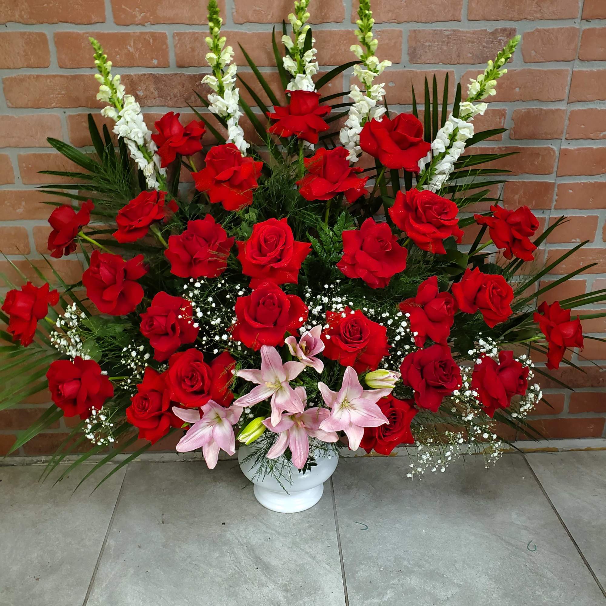 Red roses, pink lilys and white snaps., photo 2 of 2