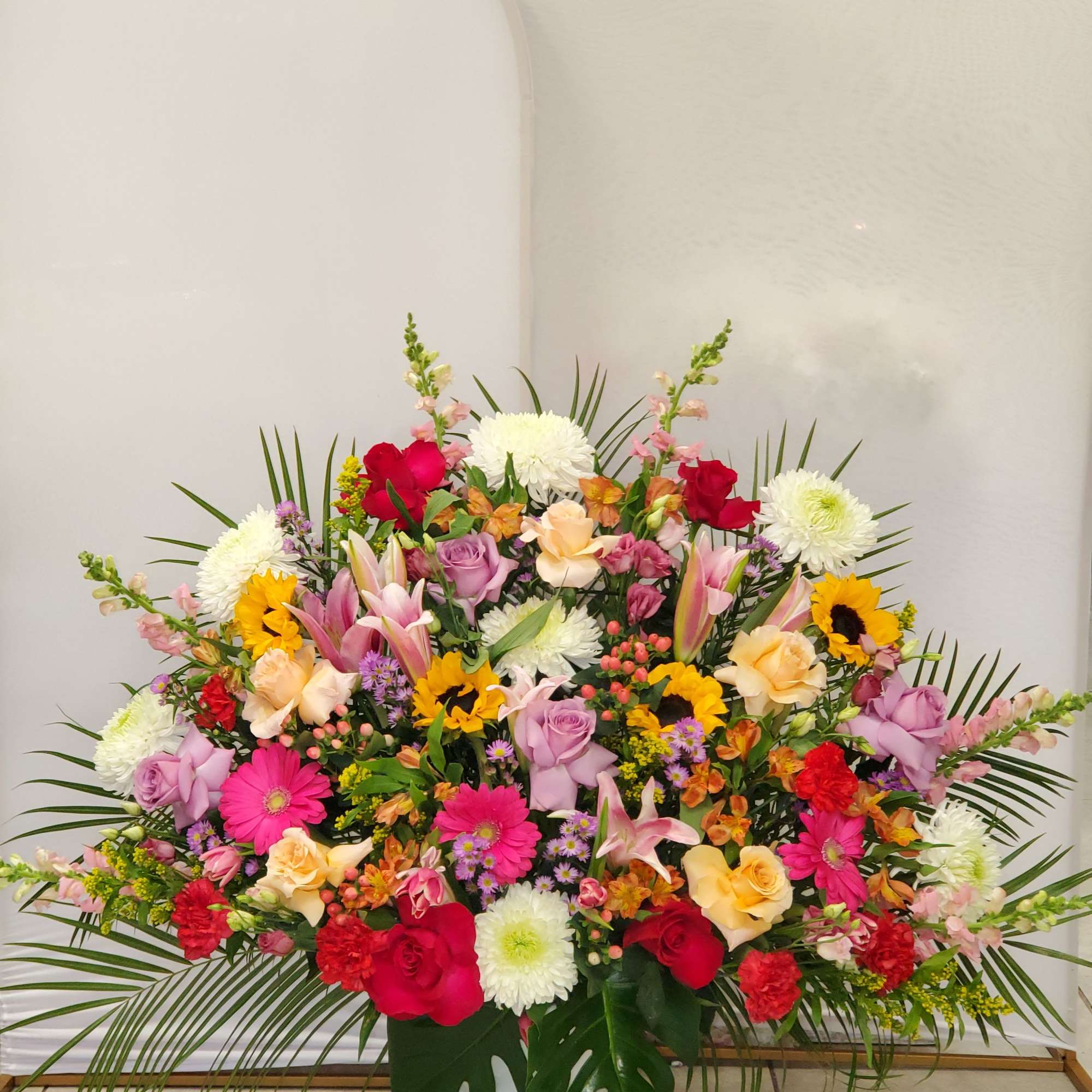 Basket with spring colors 