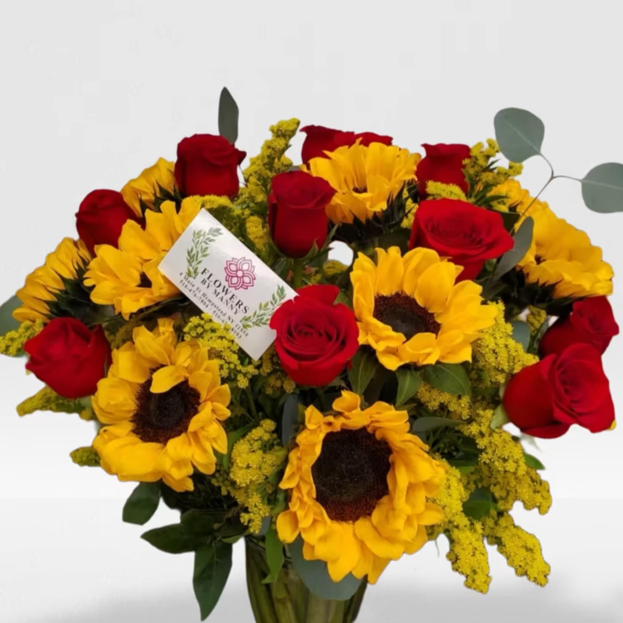 Overnight arrangement is a nice combination of 12 roses, 12 Sunflowers 6, photo 2 of 2