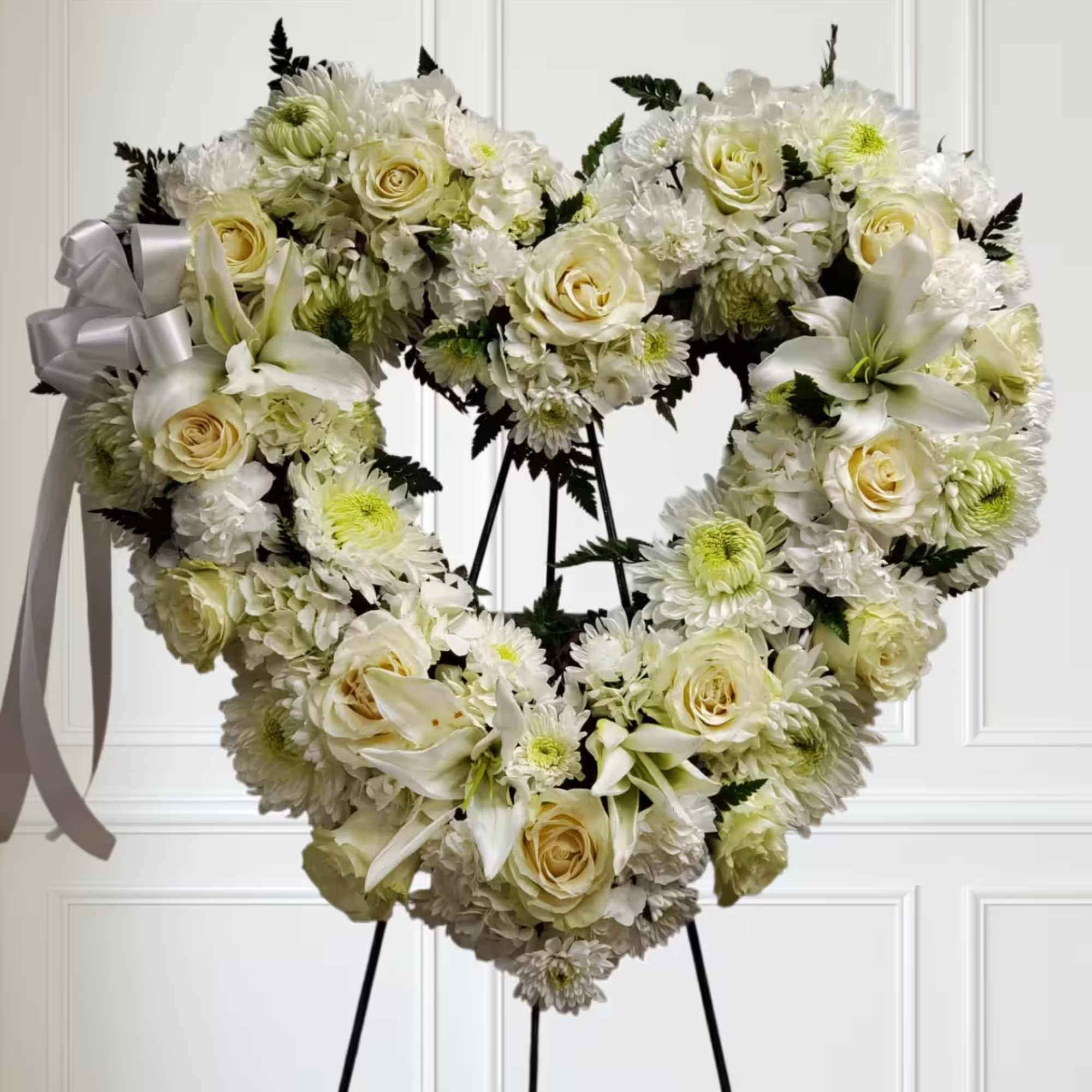 An all white tribute, this heart shaped easel shows your everlasting love.