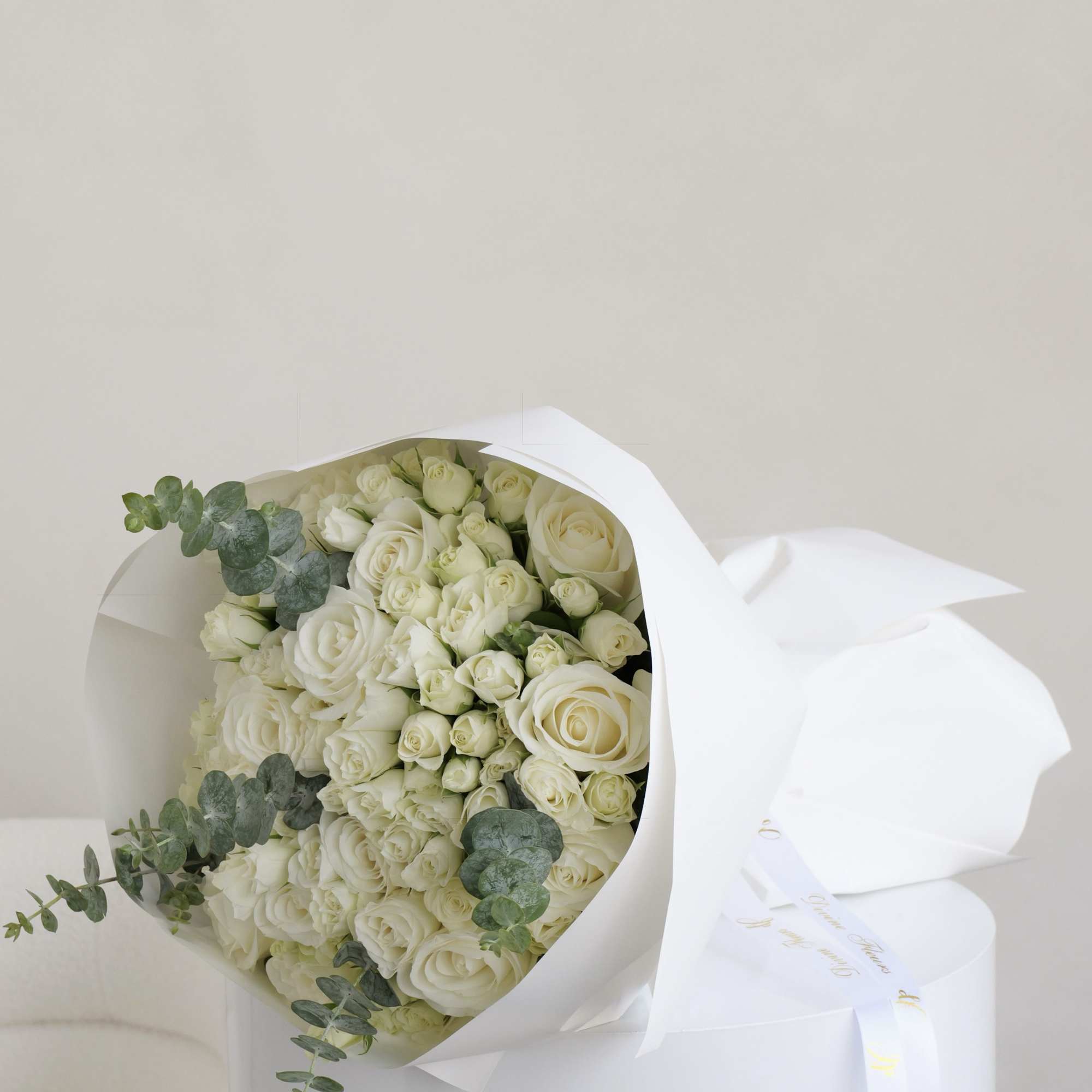 Simple, fresh, and full of beauty &mdash; Alba is a classic bouquet