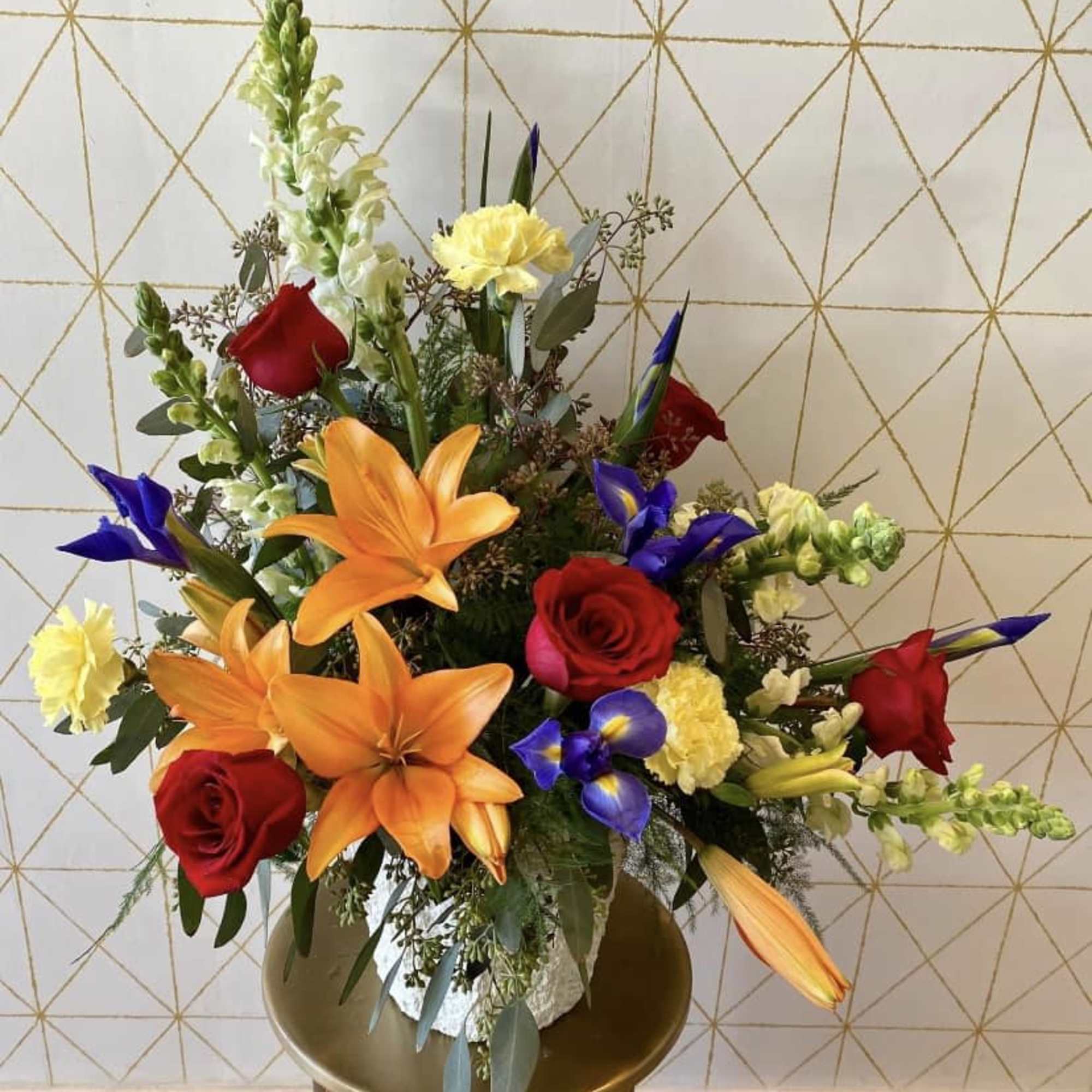 Our Floor Arrangements are fully customizable in colors and flowers. Floor Arrangements, photo 4 of 11