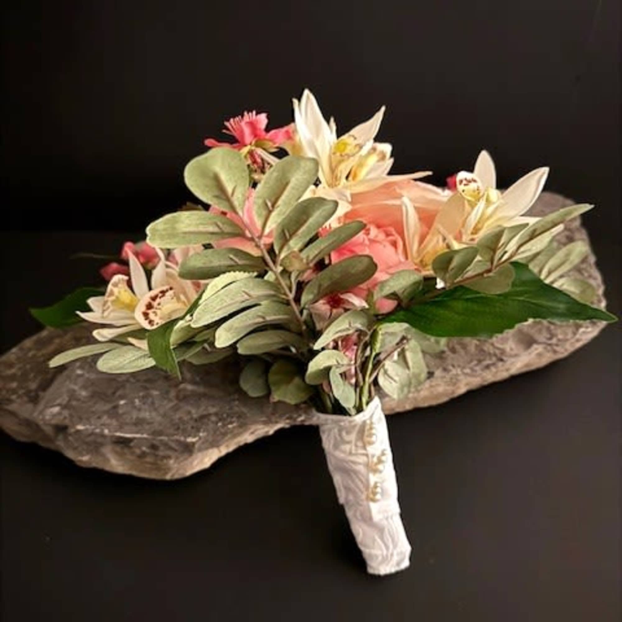 A single lush peach cabbage rose sits at the heart of this, photo 2 of 3