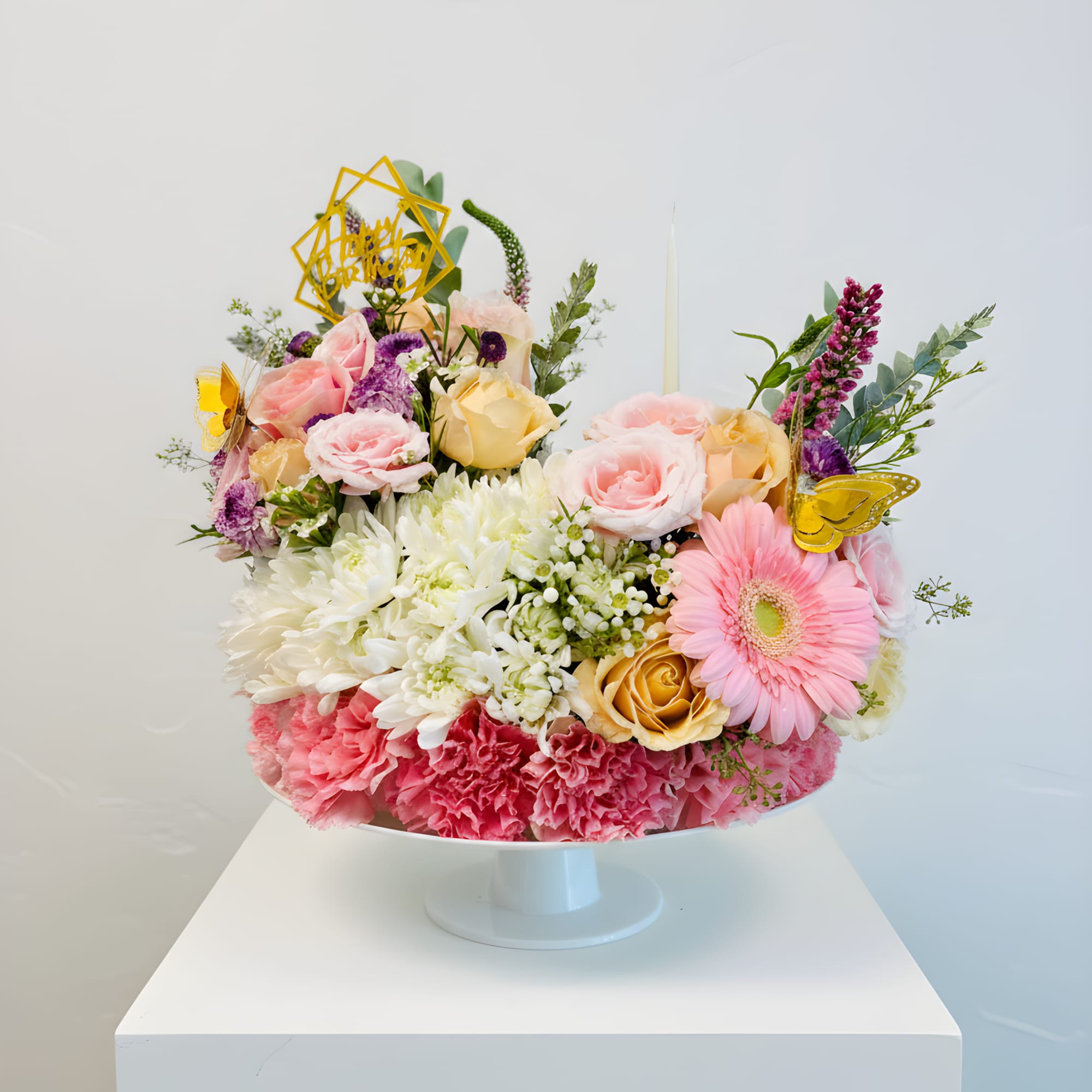 Pastel bands of pale pink carnations, blush roses, and creamy white chrysanthemums