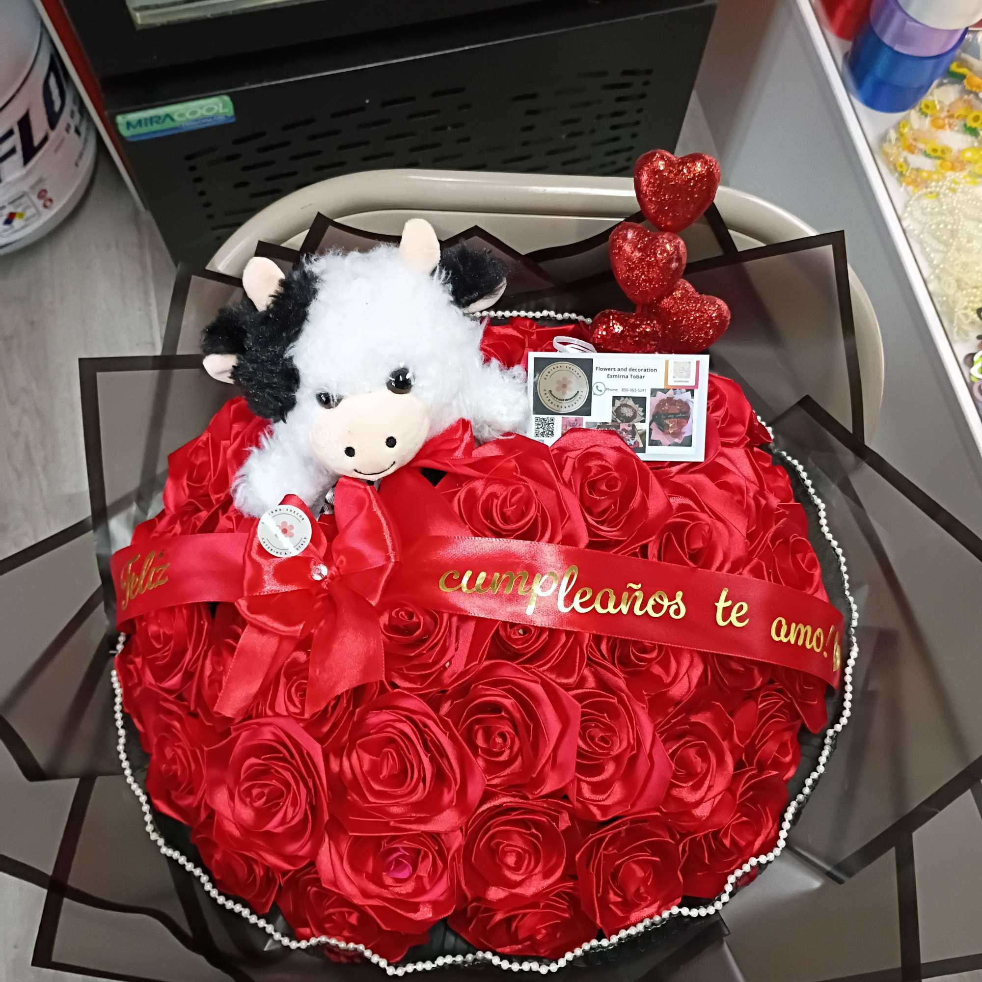 18 rosas 
1 corona 
Papel var&iacute;a