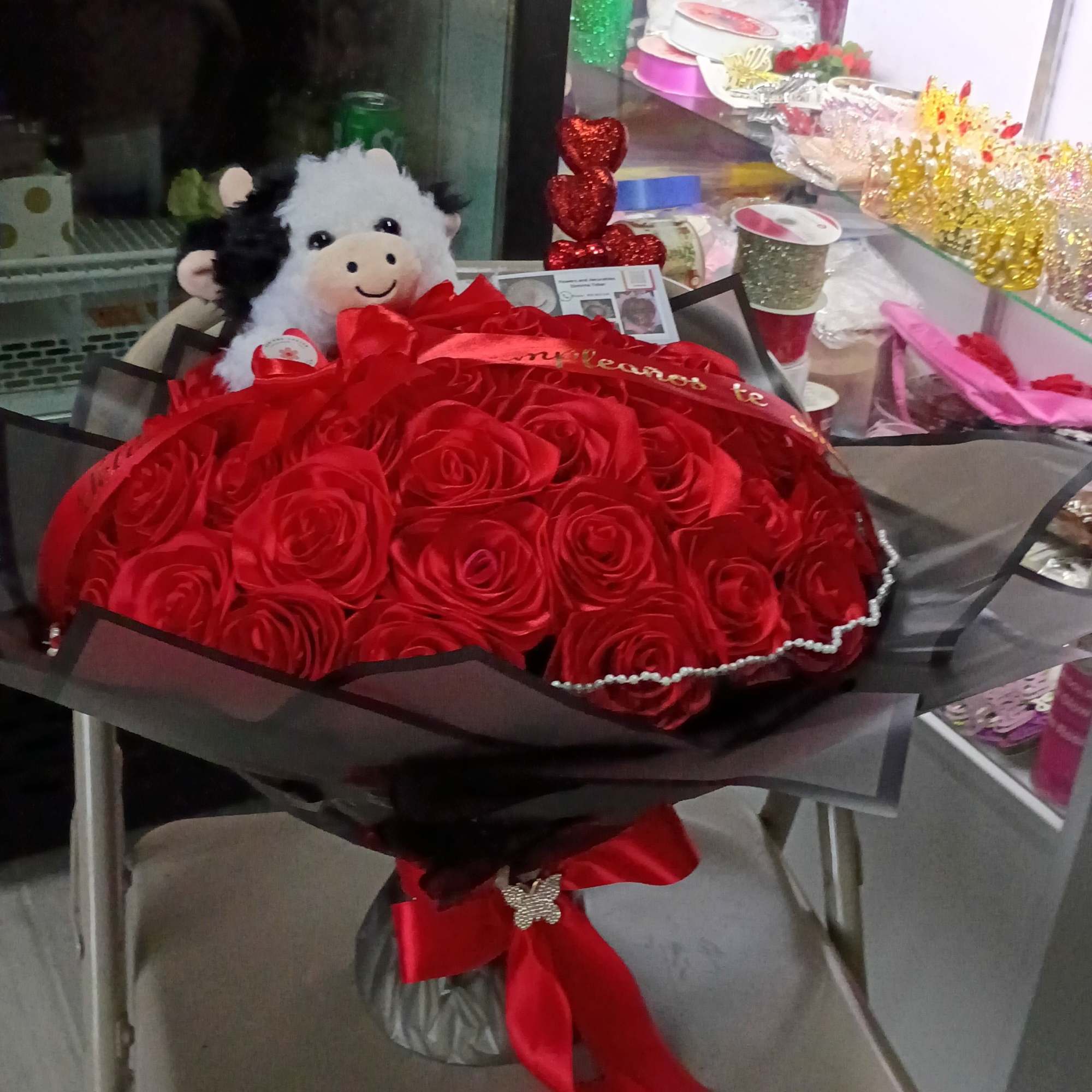 18 rosas 
1 corona 
Papel var&iacute;a, photo 2 of 2
