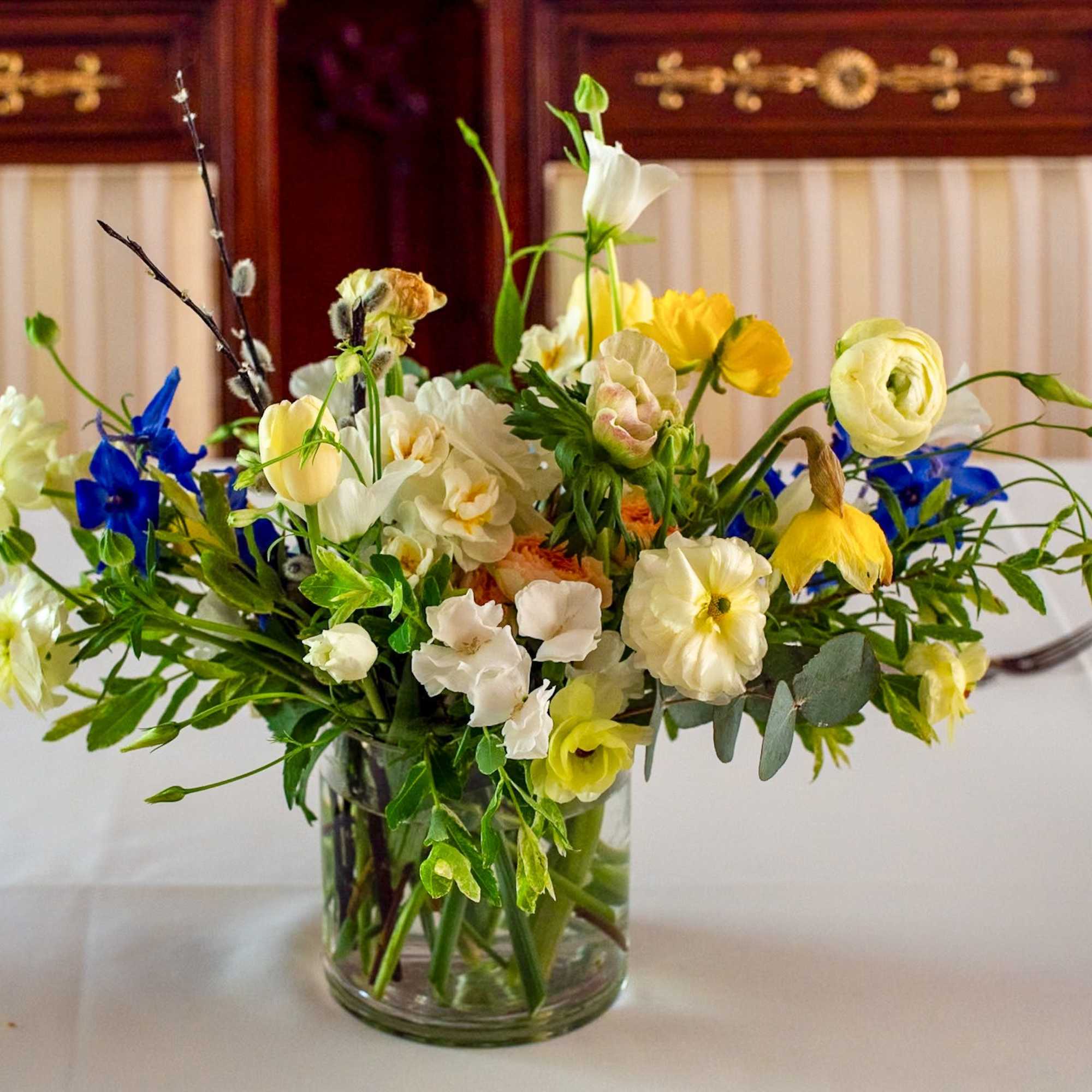 Beautiful and cheerful spring yellows.  This beautiful design would be perfect