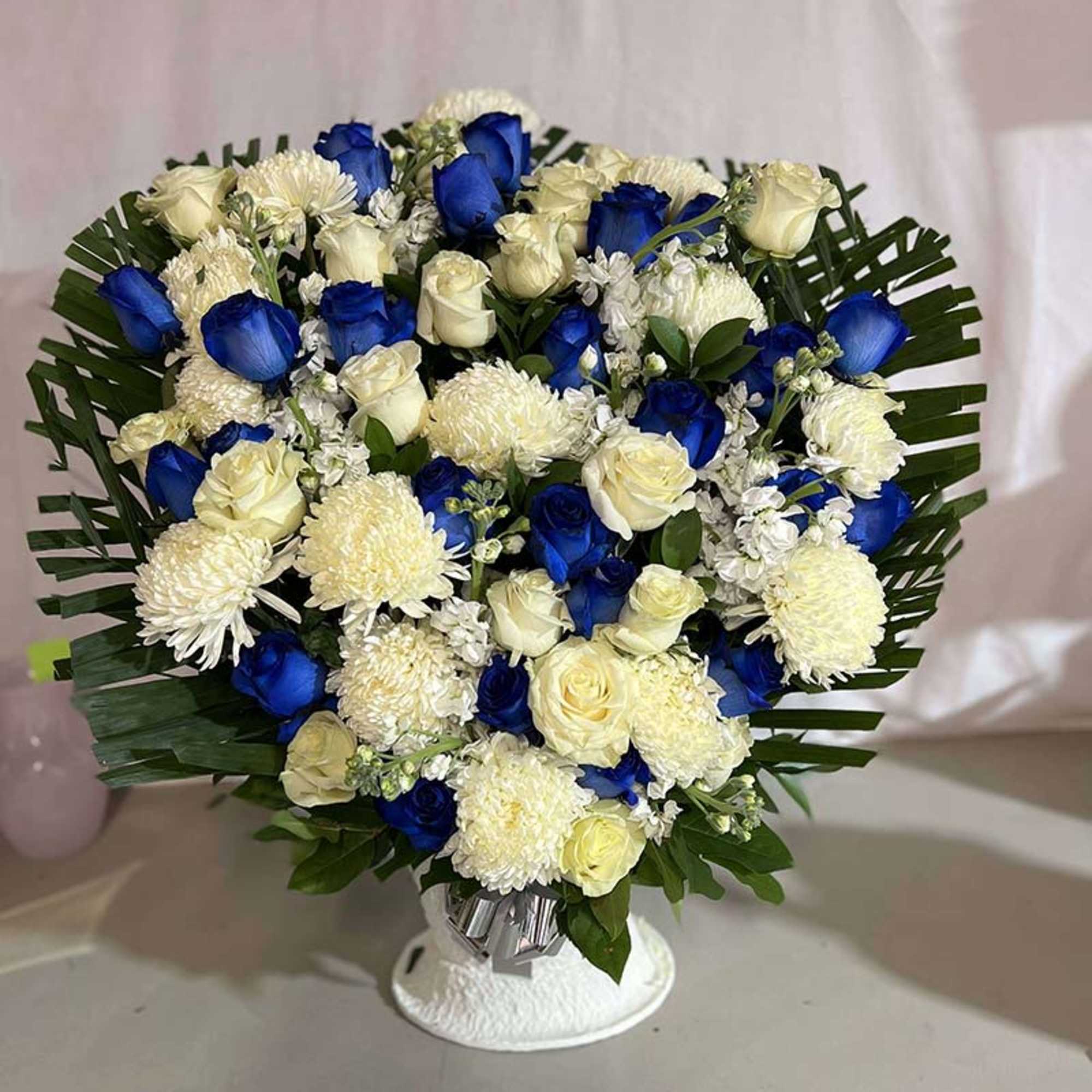Blue and white rose bouquet with chrysanthemums in a vase