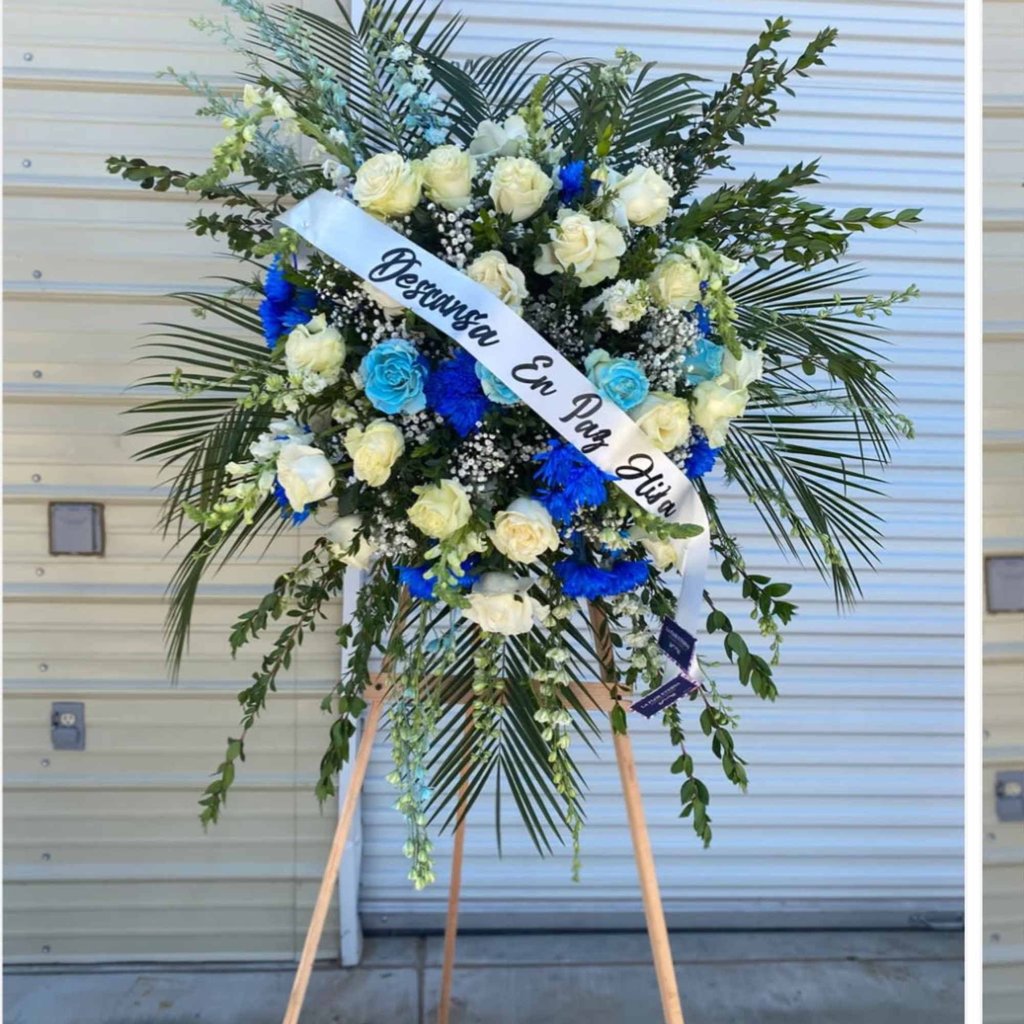 Funeral arrangement in blue and white. Perfect for a ceremony to celebrate, photo 3 of 3