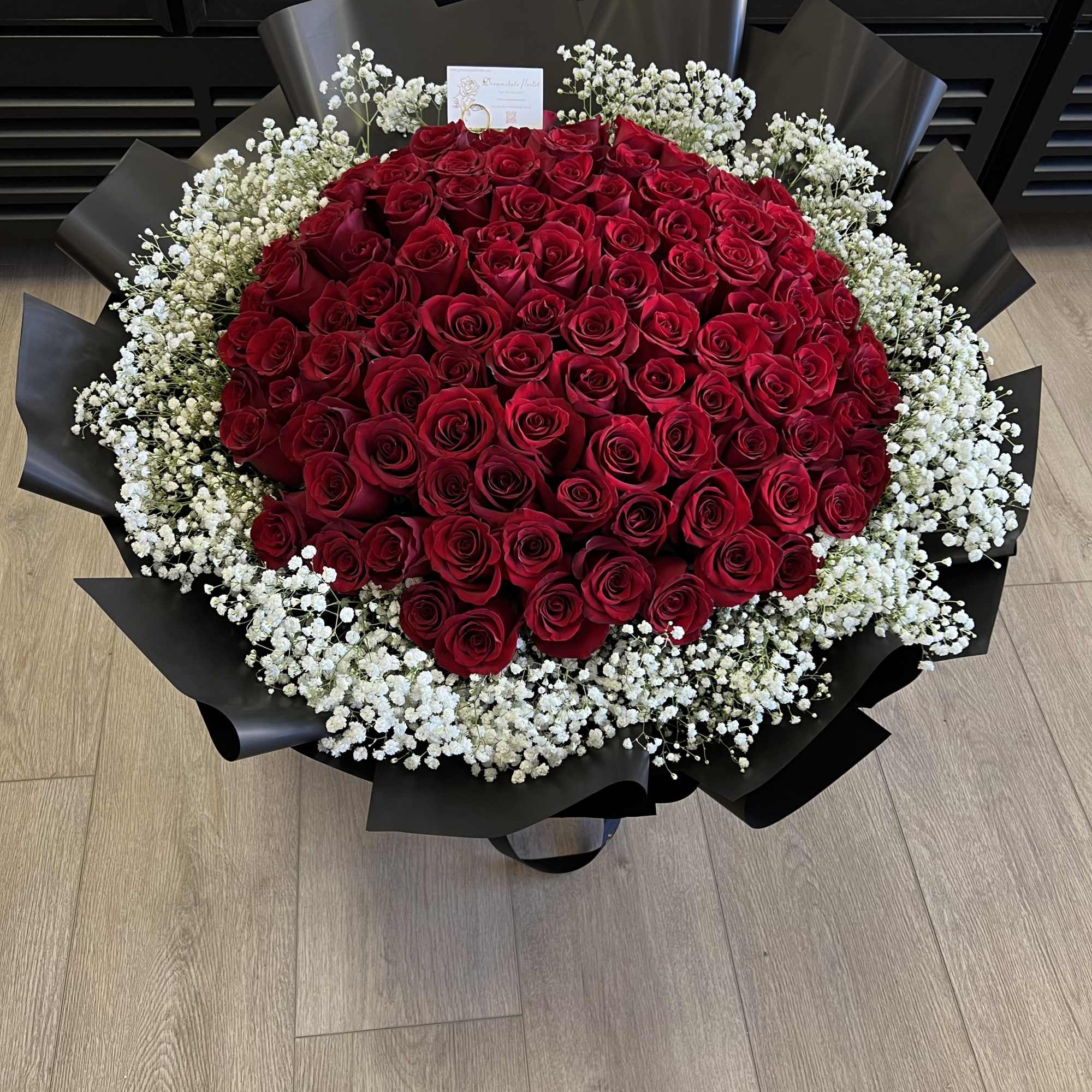 A breathtaking statement of love and devotion ️

This luxurious bouquet features 99
