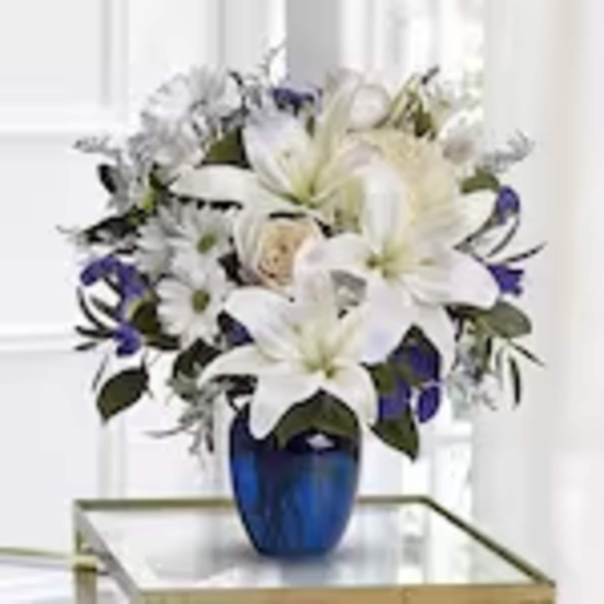 Send someone a bit of heaven with this beautiful bouquet. Luxurious cr&egrave;me, photo 2 of 2