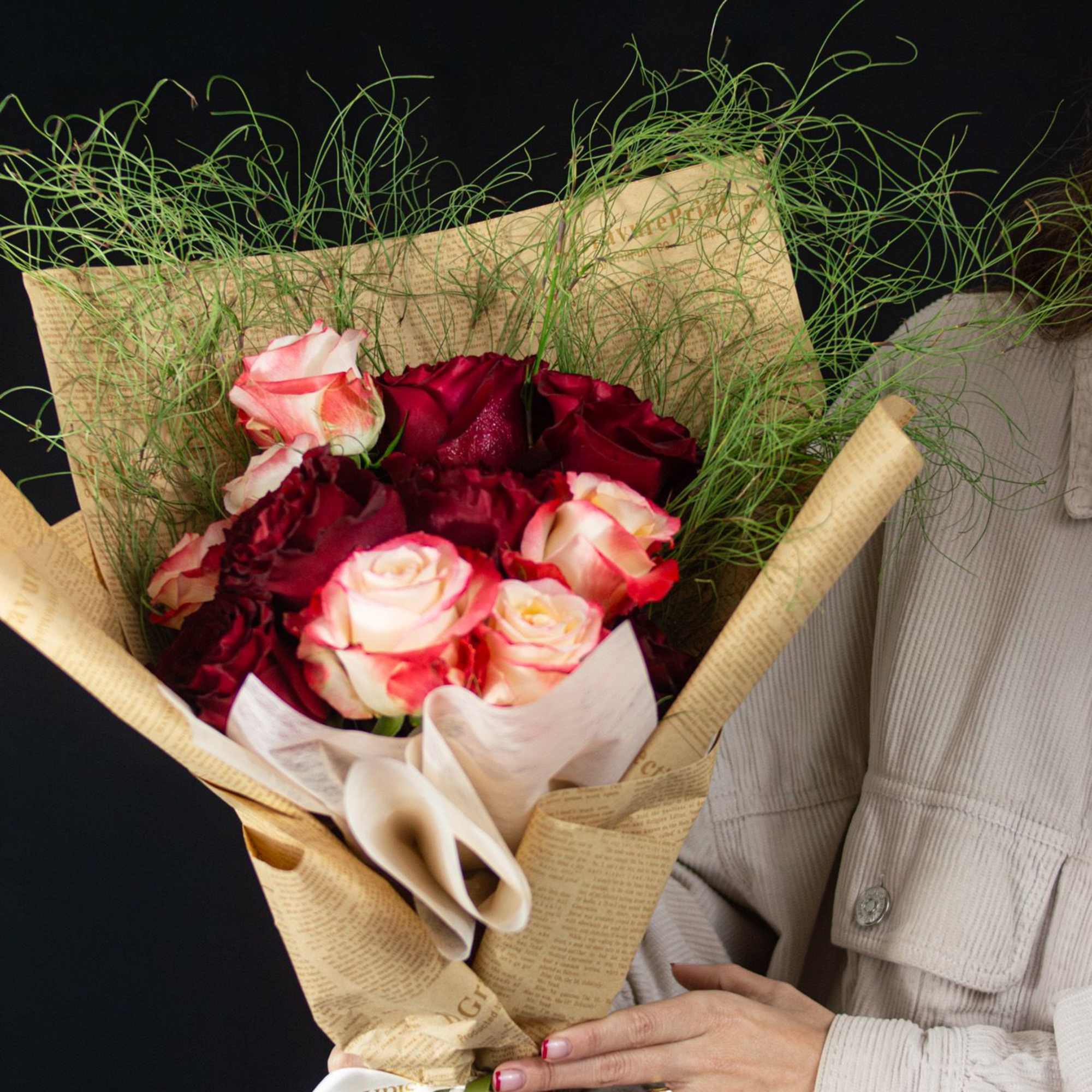 Bold, dramatic, and irresistibly romantic. Crimson Muse is a striking bouquet featuring