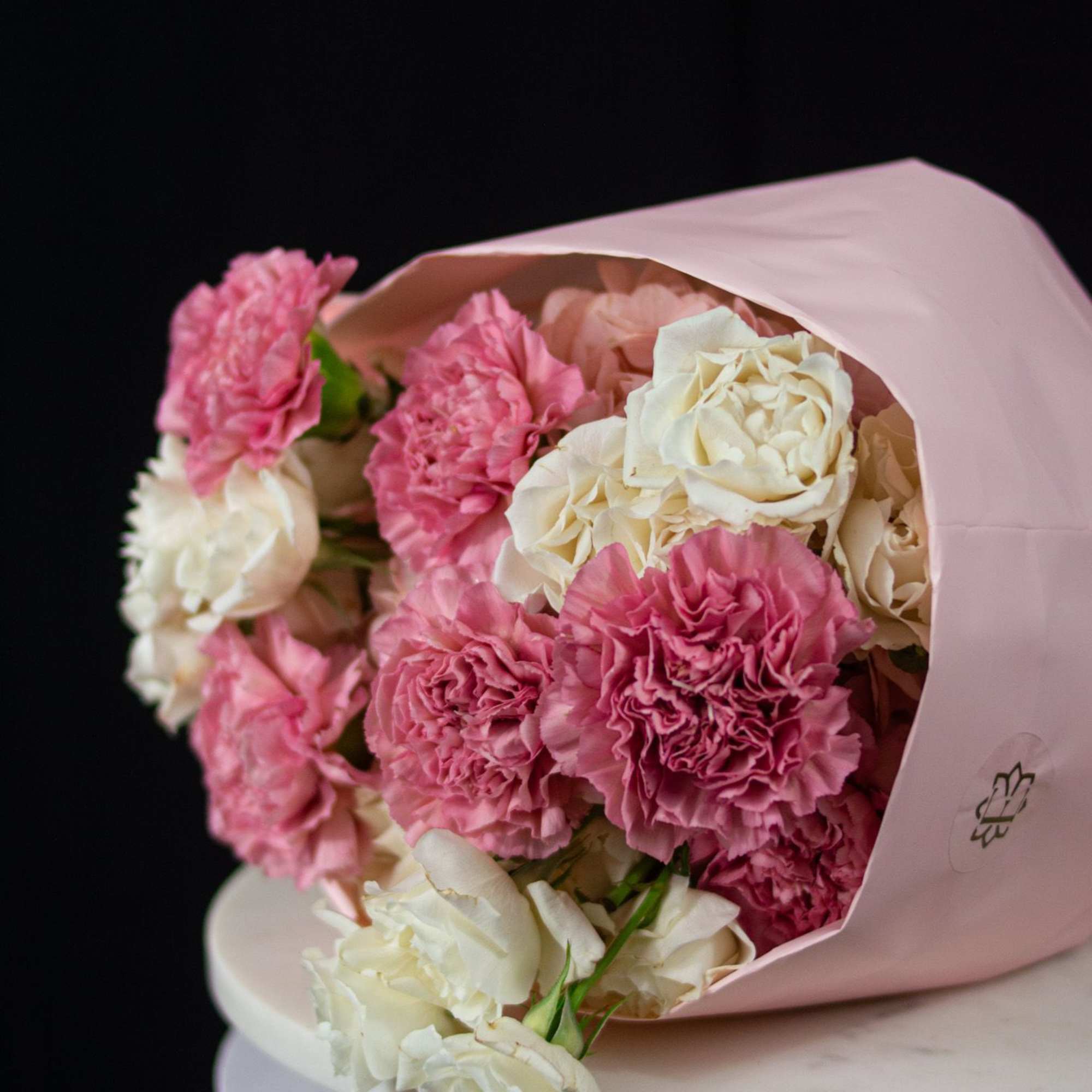 Soft, romantic, and effortlessly elegant. Vanilla Pink is a delicate bouquet of