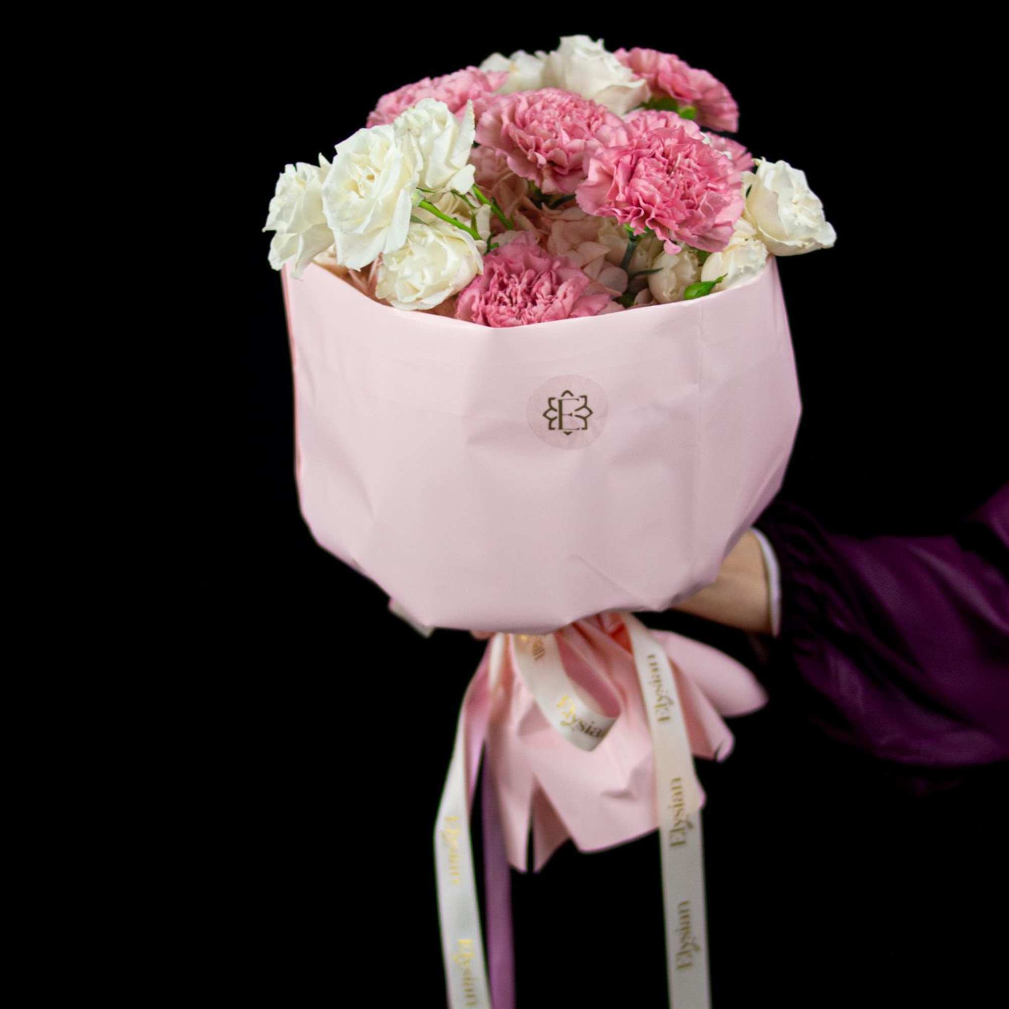 Soft, romantic, and effortlessly elegant. Vanilla Pink is a delicate bouquet of