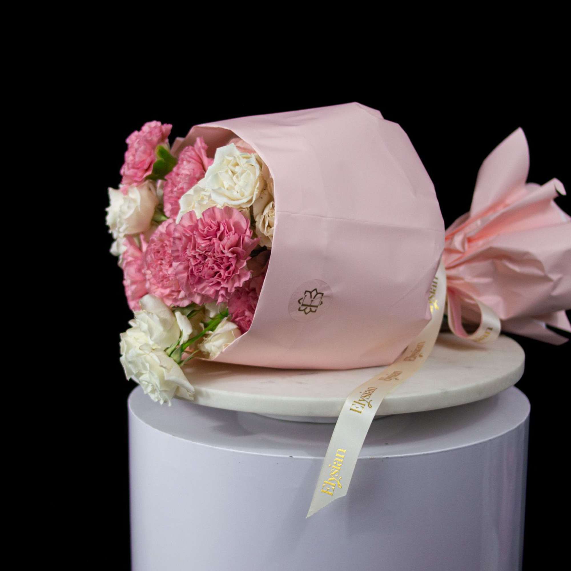 Soft, romantic, and effortlessly elegant. Vanilla Pink is a delicate bouquet of