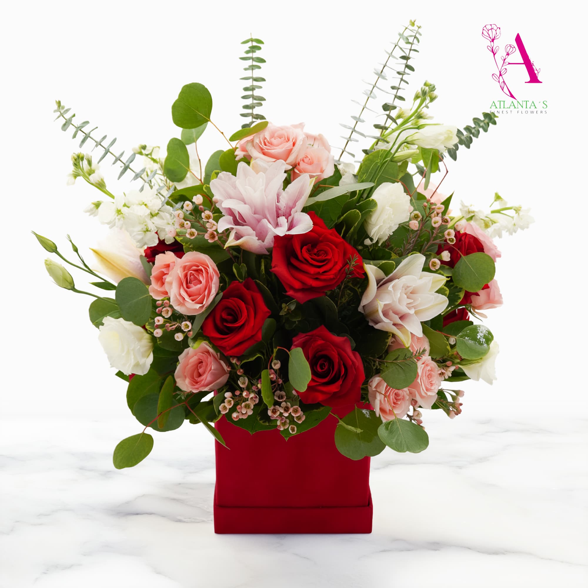 Mixed bouquet of red and pink roses in a red box