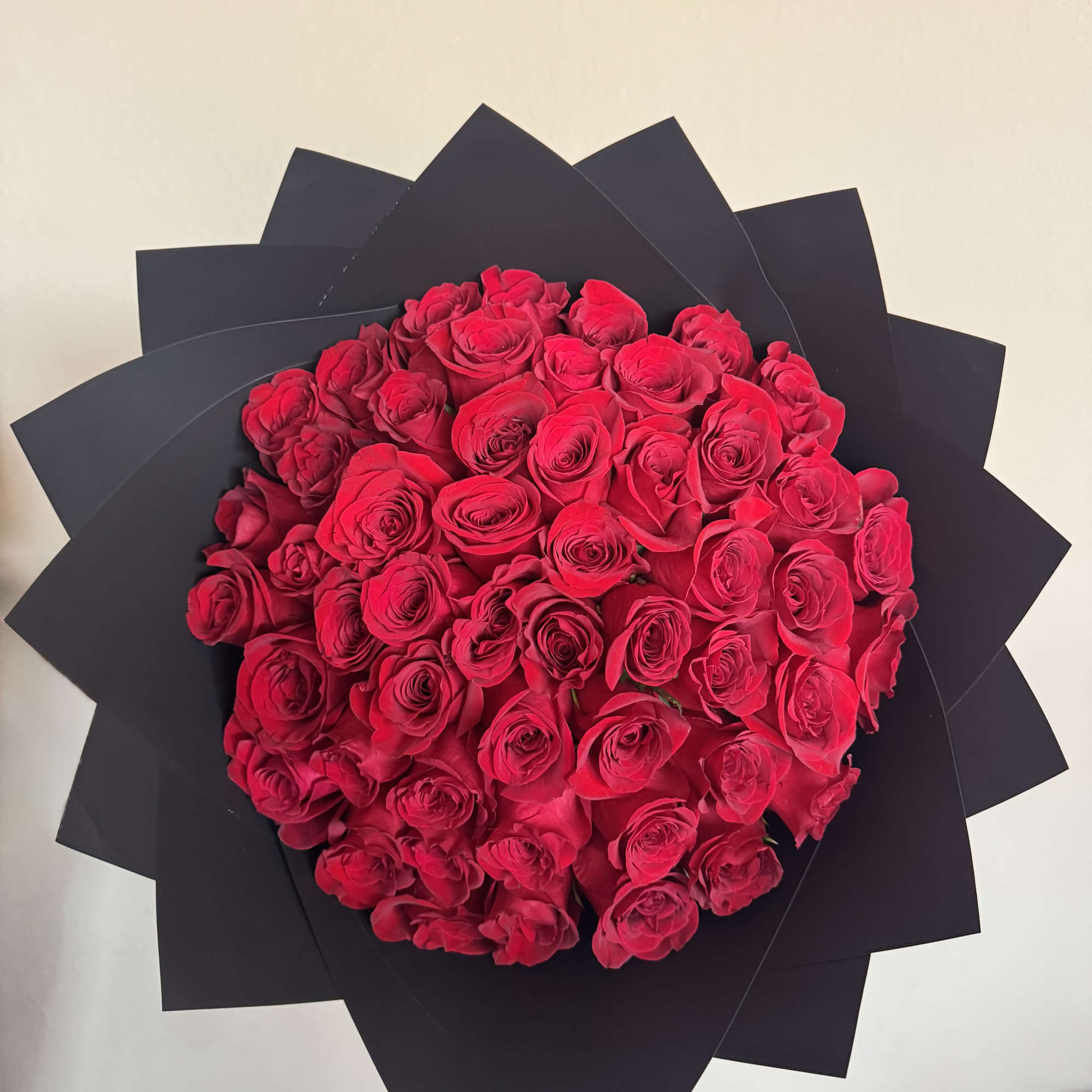 Our Ramo Buch&oacute;n is a luxurious hand-wrapped bouquet designed to make a