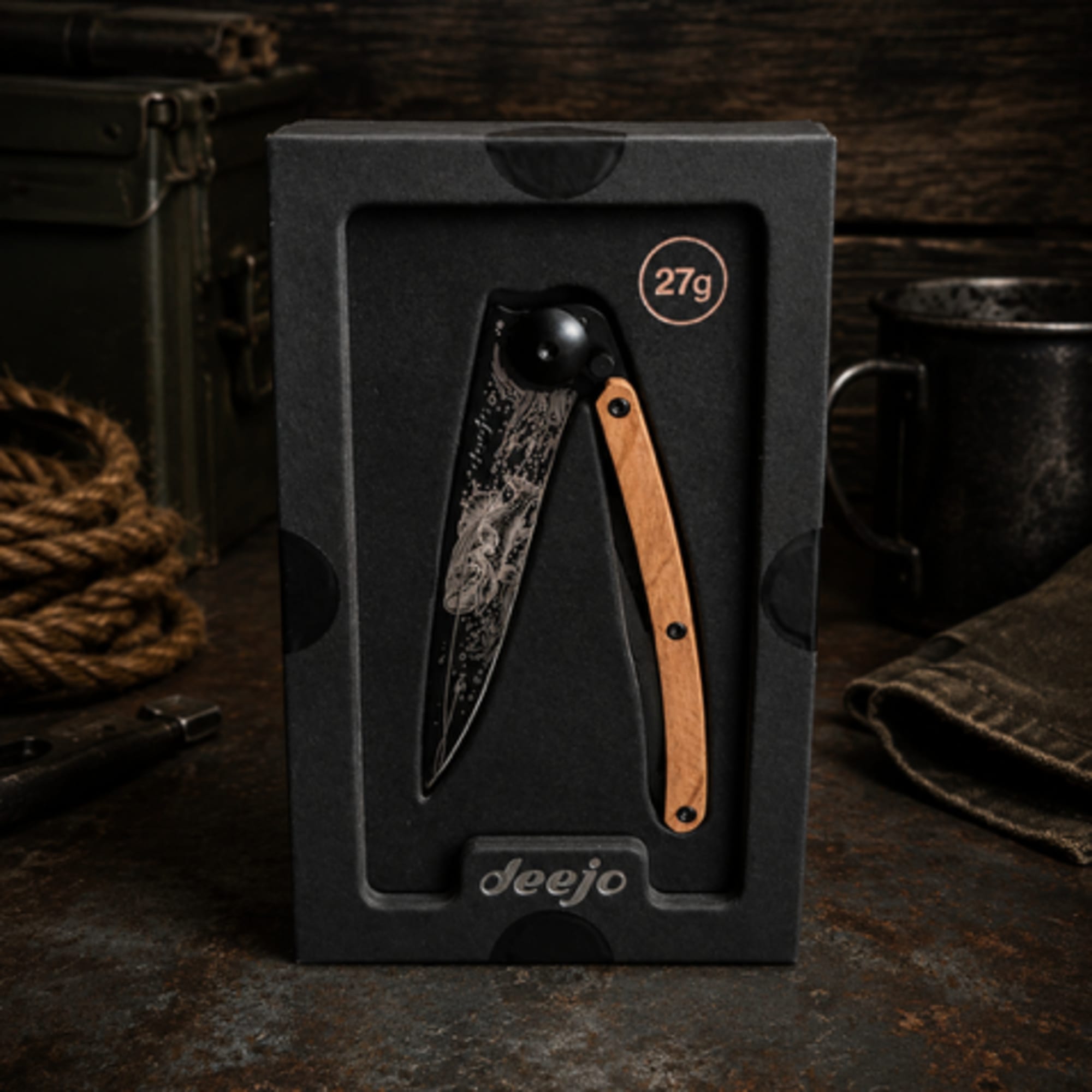 Ultra-light knife in Z40C13 stainless steel, black titanium finish. Blade with secure