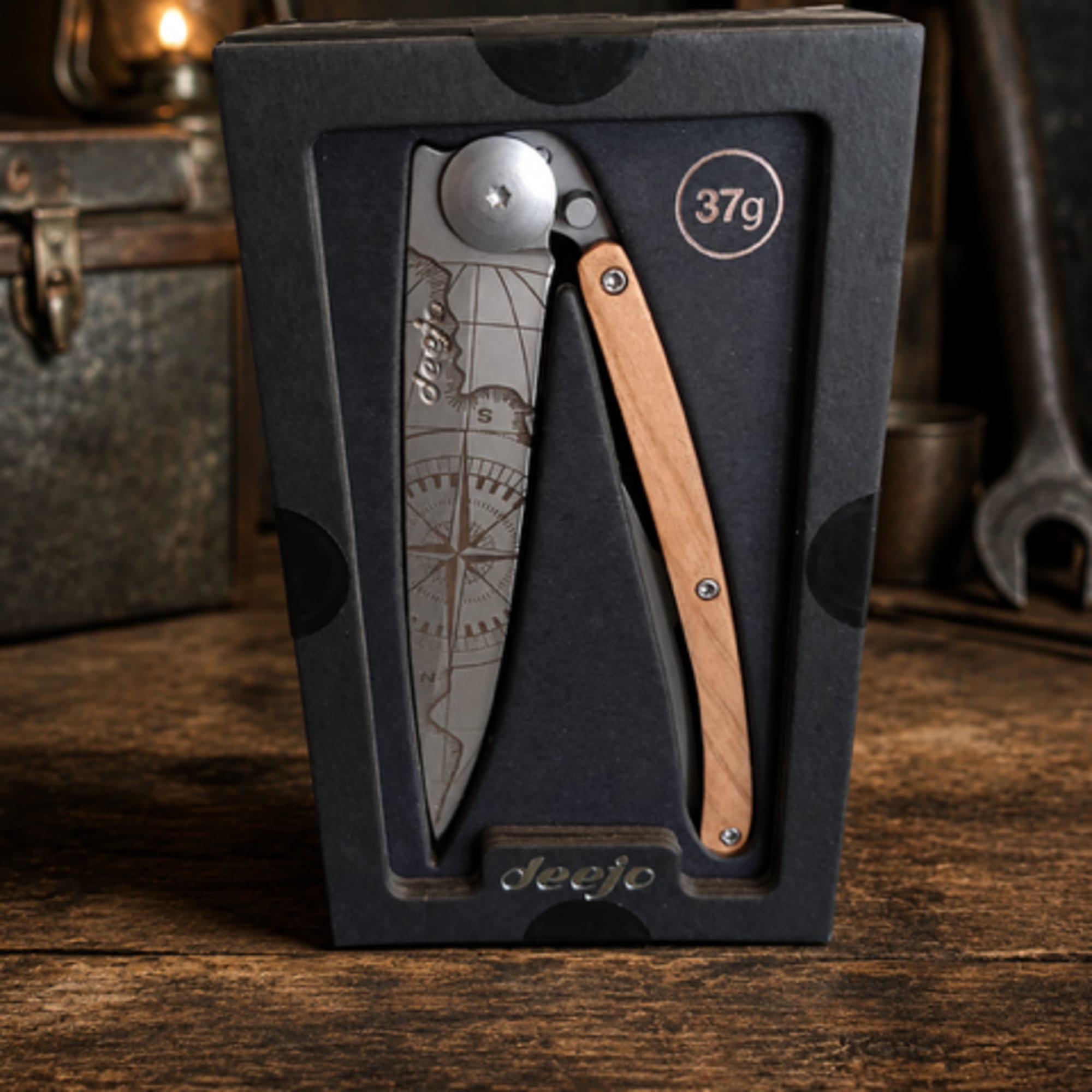Ultra-light knife in Z40C13 stainless steel, black titanium finish. Blade with secure