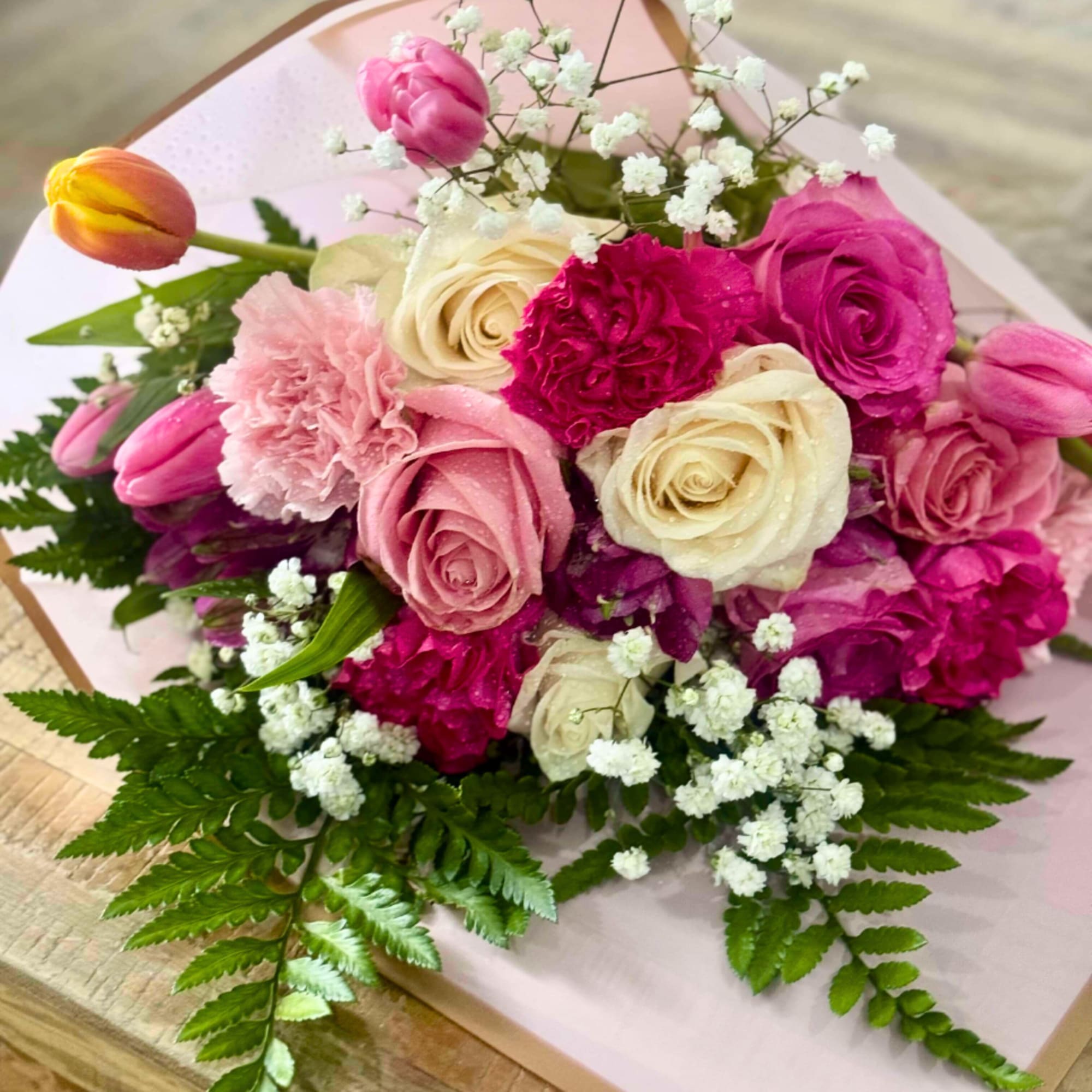 Bouquet of pink and cream roses with tulips and baby’s breath