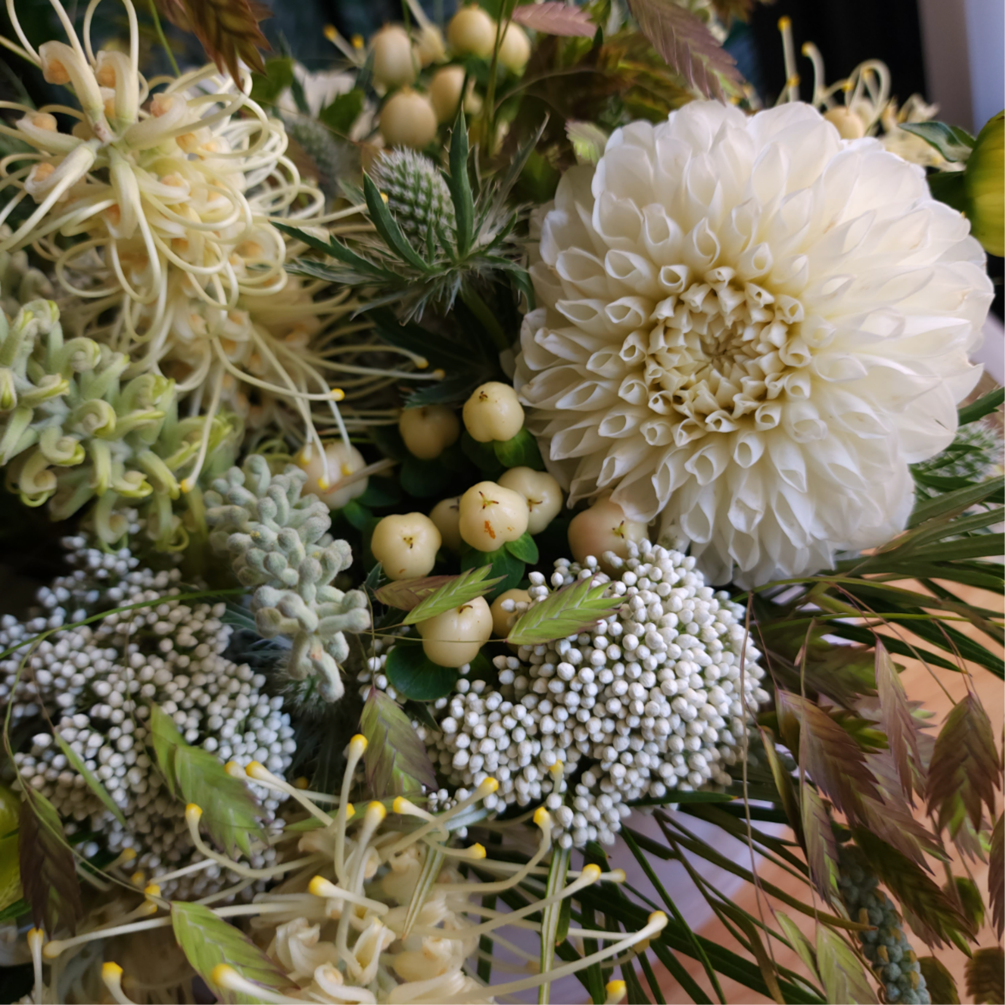 Energetic + Natural

A serene yet unabashed garden-style bouquet, that exudes both quiet