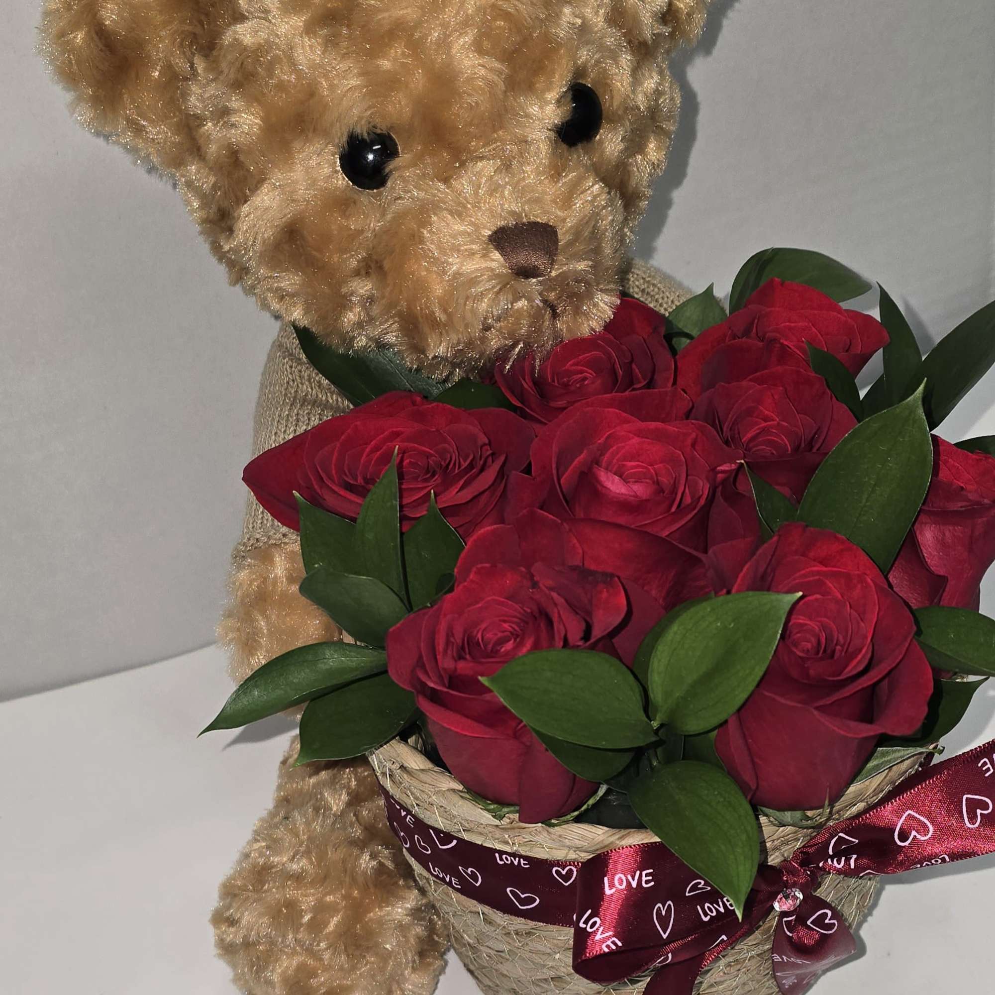 Simply adorable teddy bear and roses a small but very meaningful arrangement, photo 2 of 2