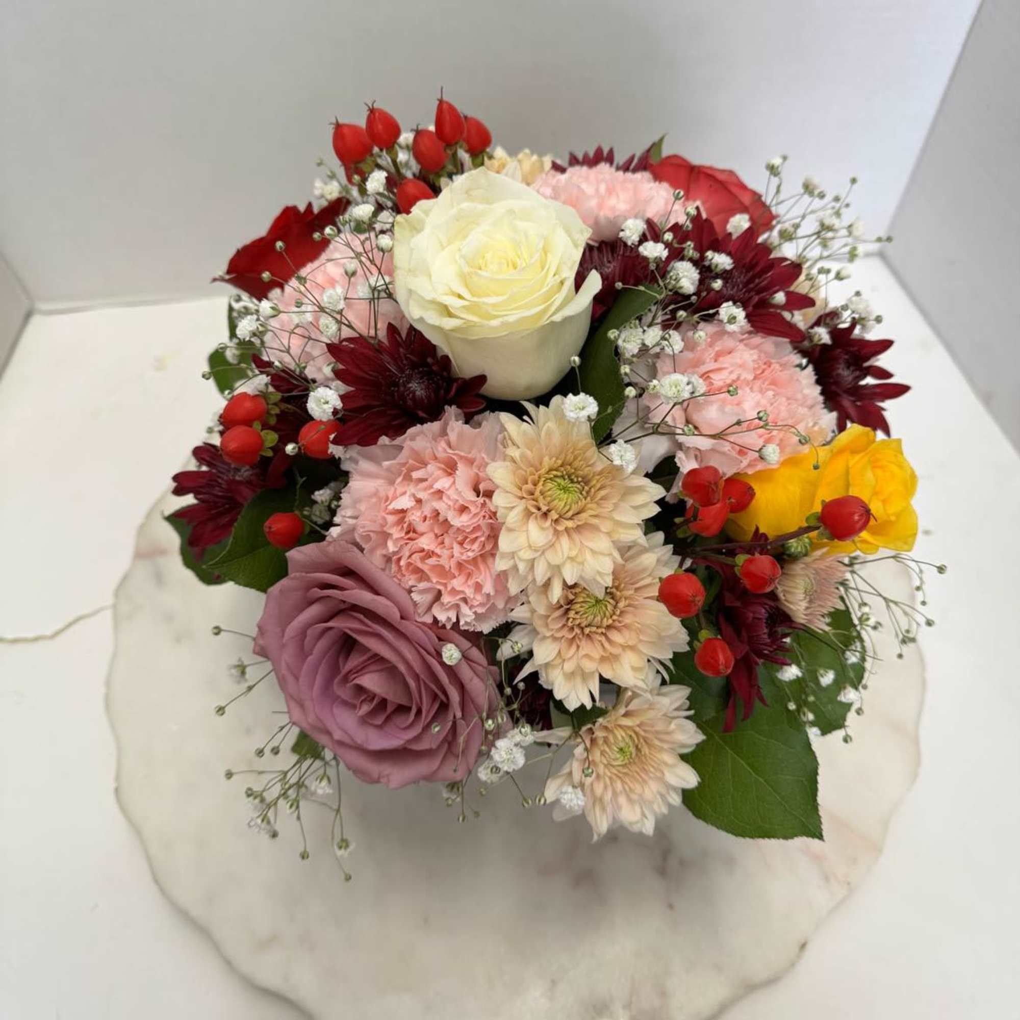 Arrangement Of Mix Fresh flower in a clear vase perfect  for, photo 2 of 2
