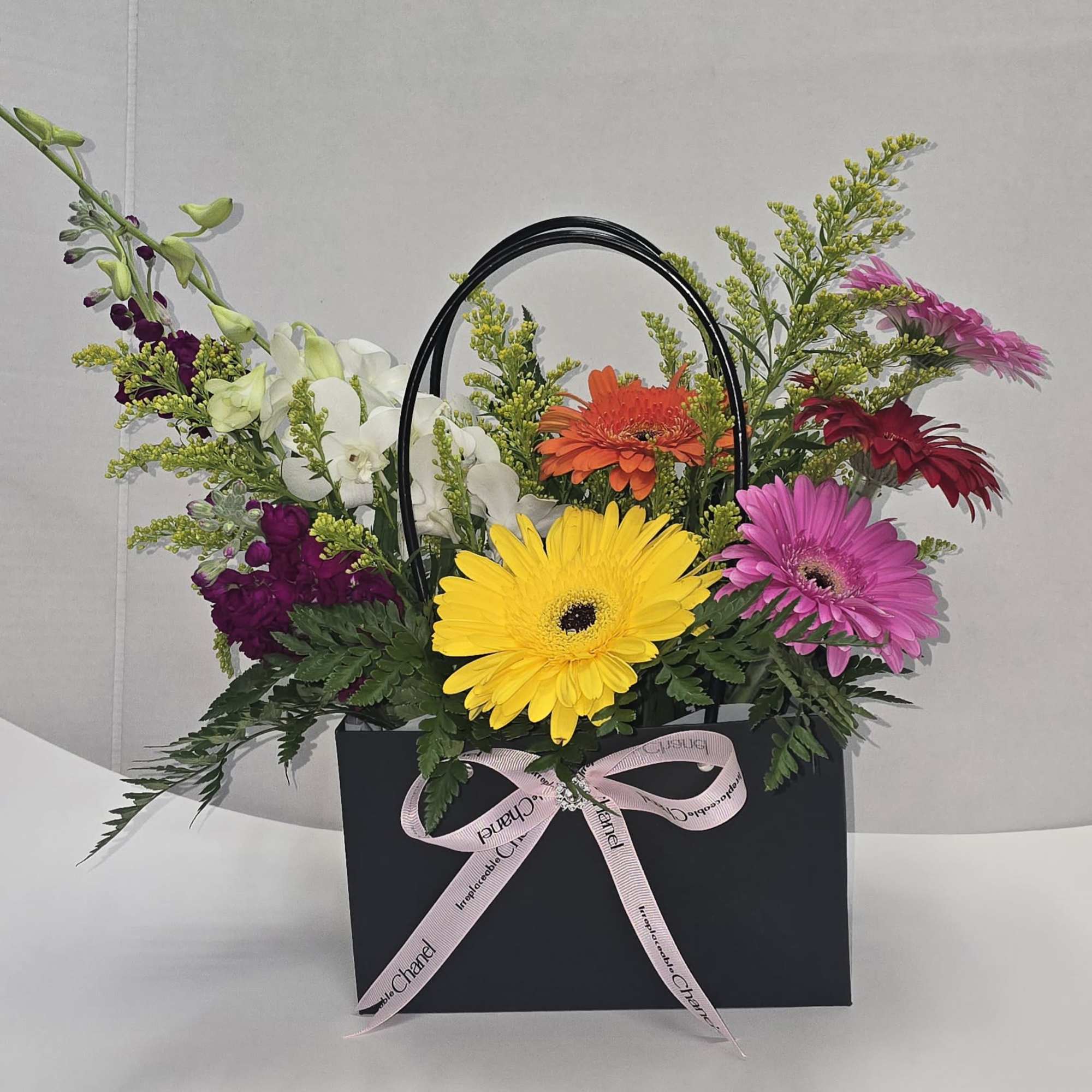 The perfect gift : a beautiful bag with fresh and colorful flowers