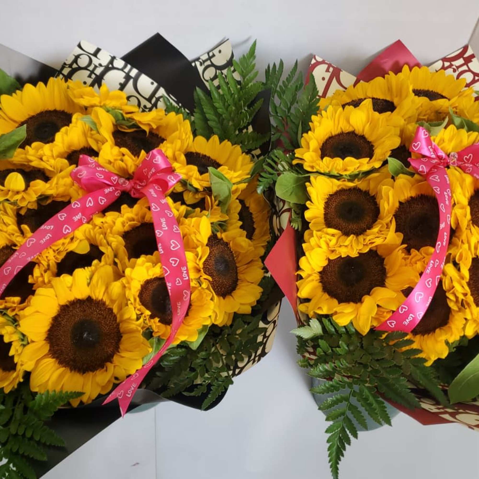 seasonal sunflowers bouquet is the perfect gift for making your loved ones.A