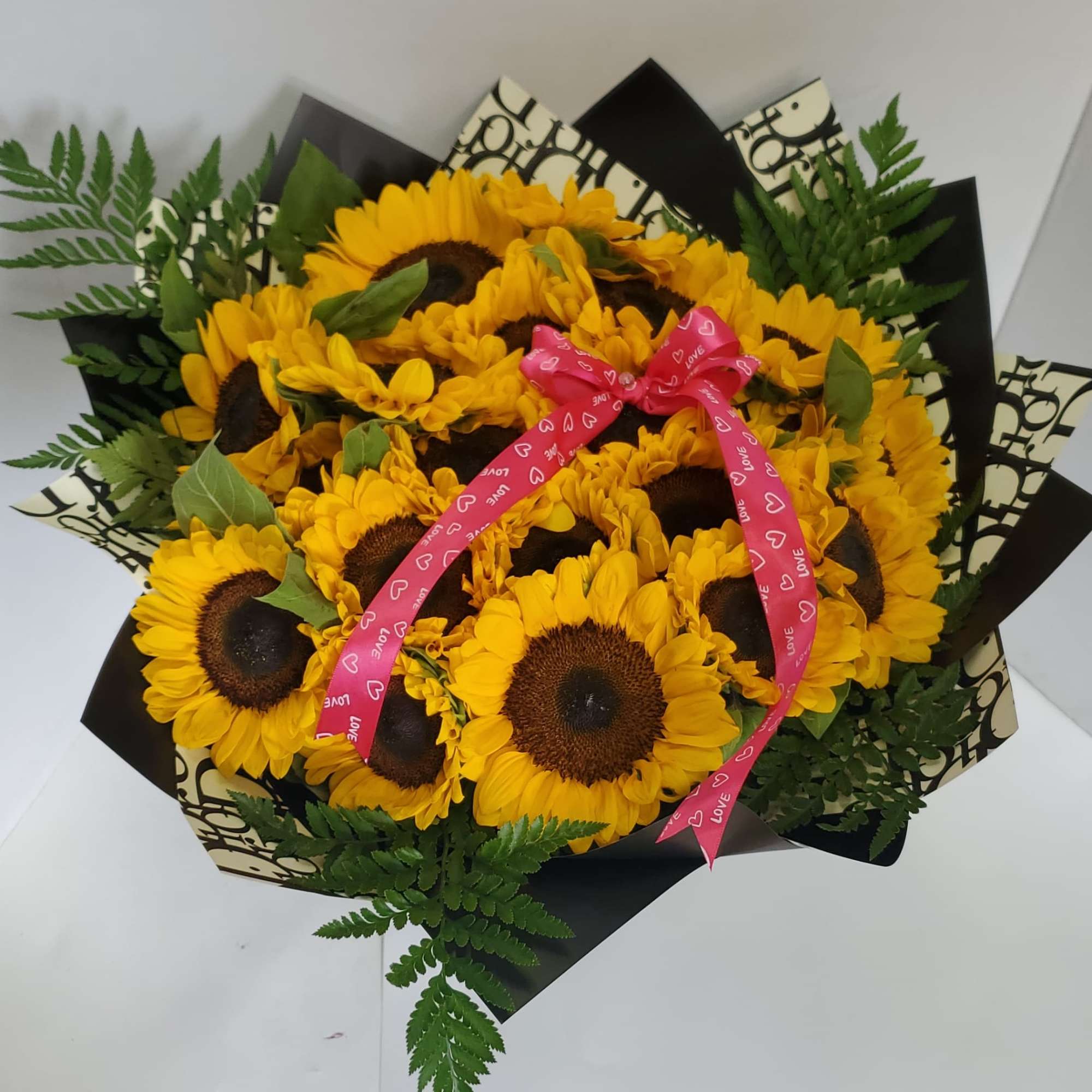 seasonal sunflowers bouquet is the perfect gift for making your loved ones.A, photo 3 of 3