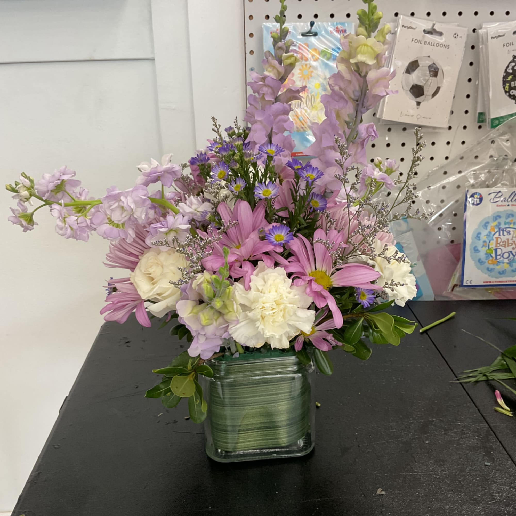 Pink and white mixed bouquet in a square glass vase, photo 2 of 4