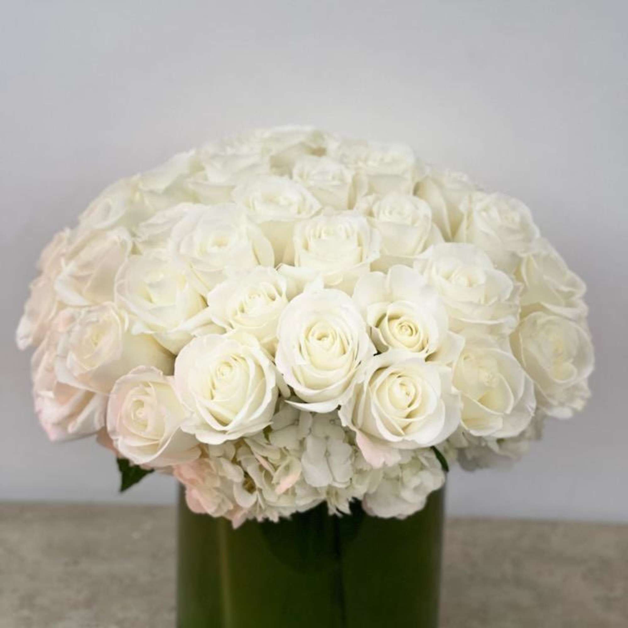 White rose bouquet in a green glass vase, photo 2 of 5