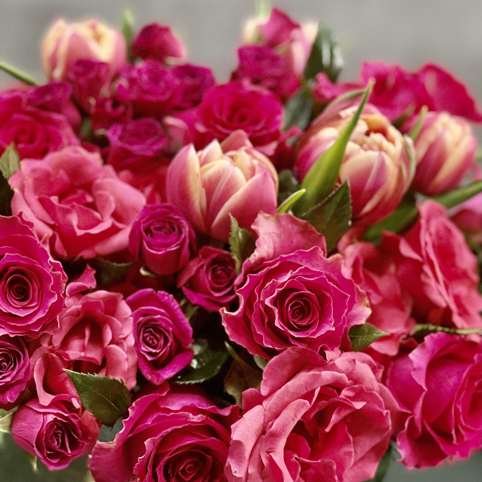 A cluster of pink tulips and roses in a bejeweled crown gold, photo 2 of 2