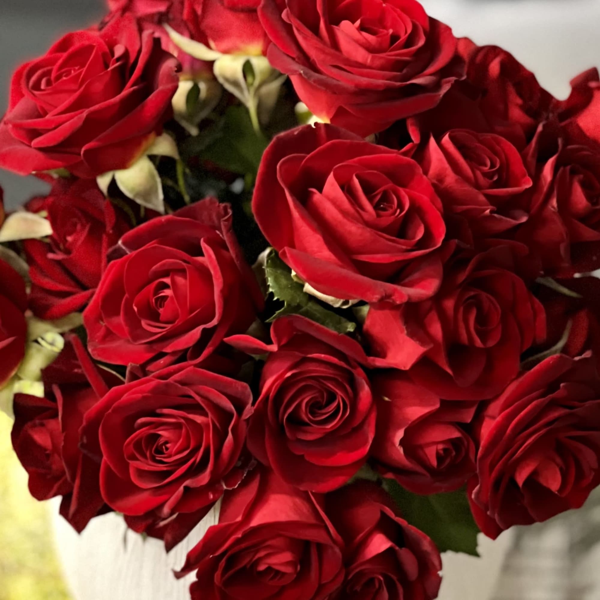 Our "Ball Of Passion" is available for same day delivery ! Beautifully, photo 2 of 3