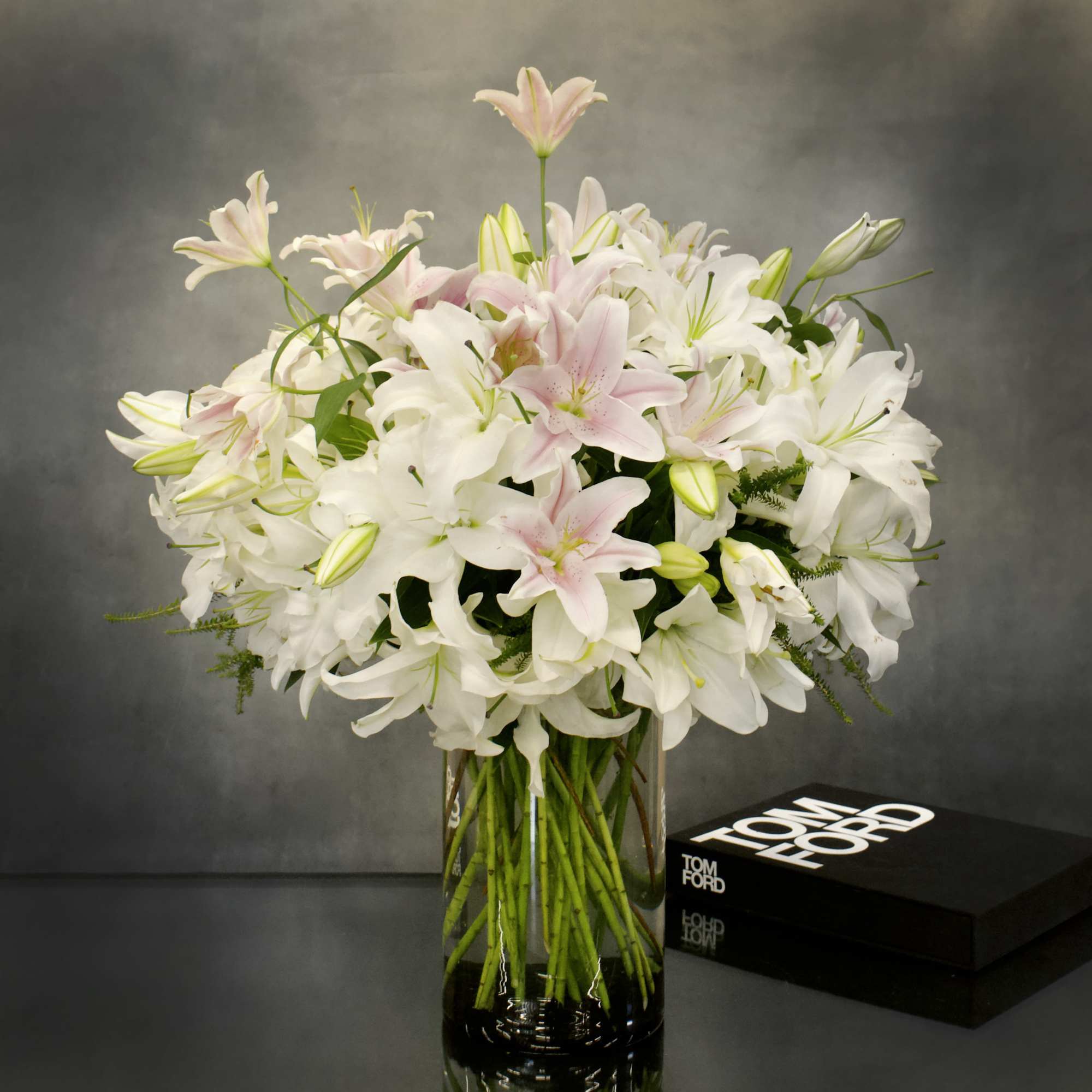 Same-day delivery in Beverly Hills and local Los Angeles cities presents an, photo 3 of 4