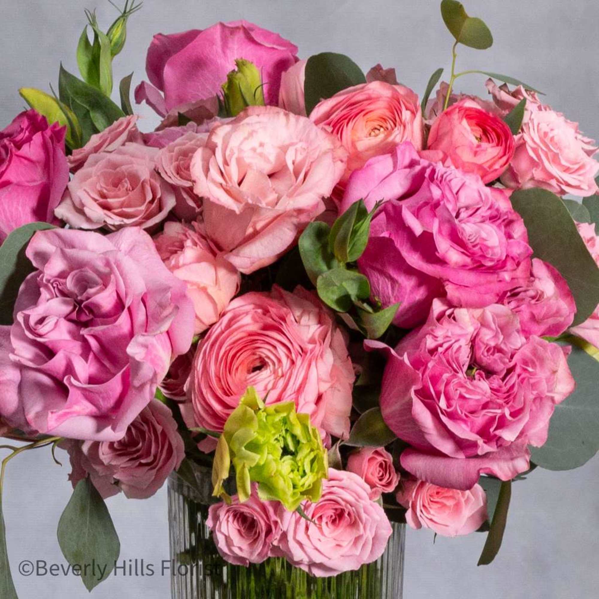 Introducing our charming floral arrangement, meticulously designed for same-day delivery. Nestled in, photo 2 of 2