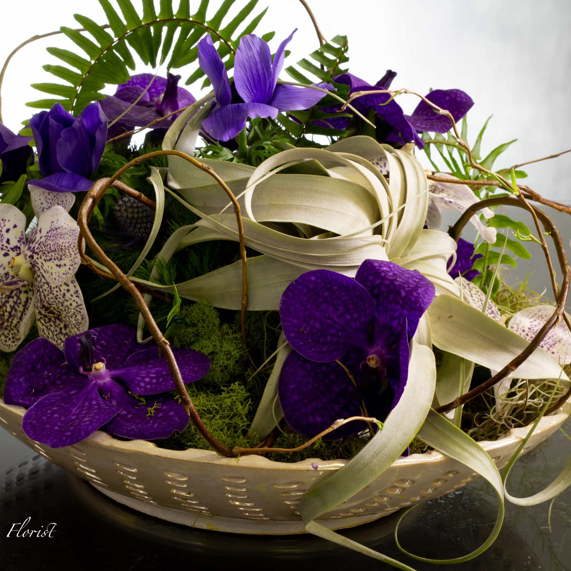 Experience a blend of modernity and natural elegance with our contemporary bowl, photo 3 of 4