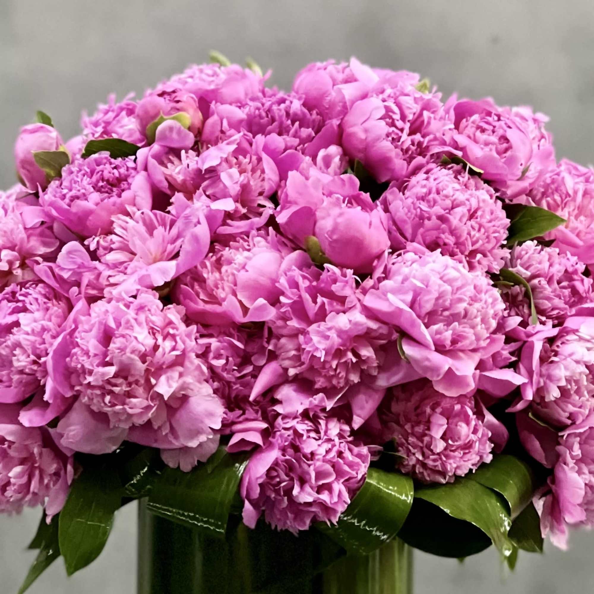 Touch her heart with this gorgeous masterpiece in pink! An elegant glass, photo 2 of 3