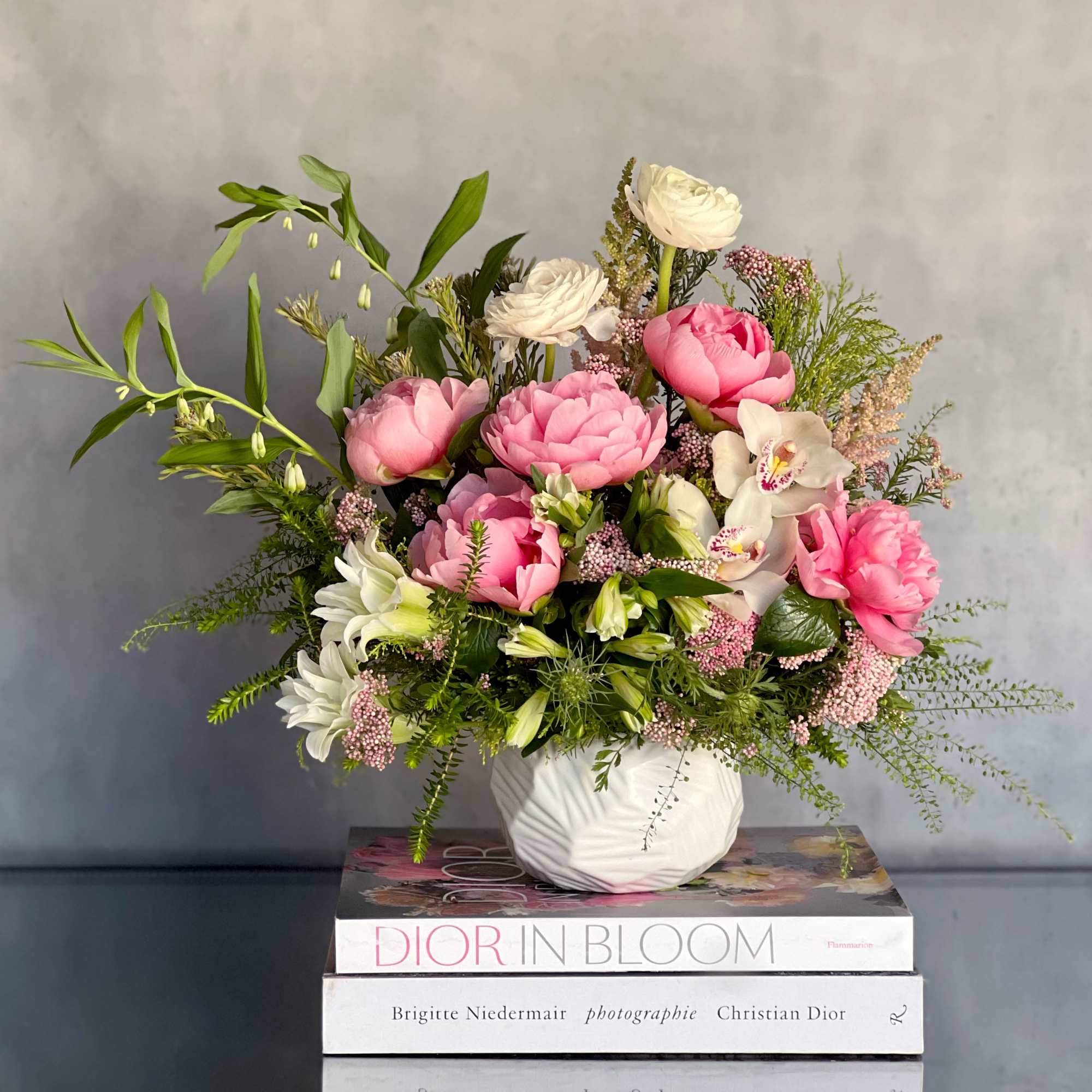 
Experience the pinnacle of luxury with our Blooms and Bliss gift set