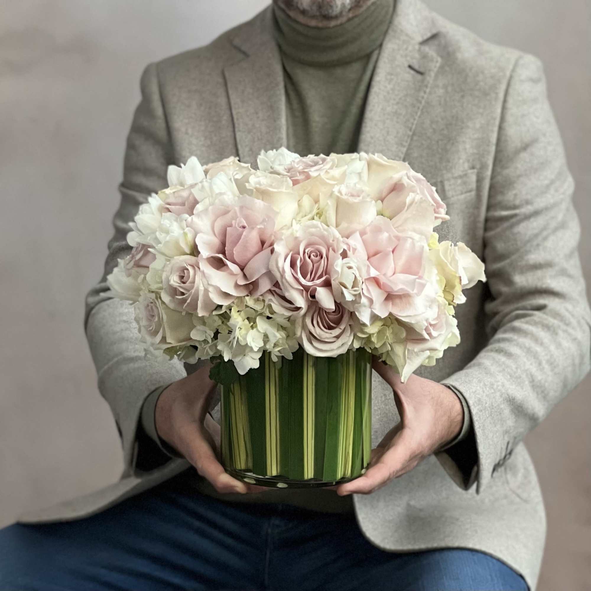Discover the epitome of timeless beauty with our exquisite "Timeless Beauty" floral, photo 4 of 5